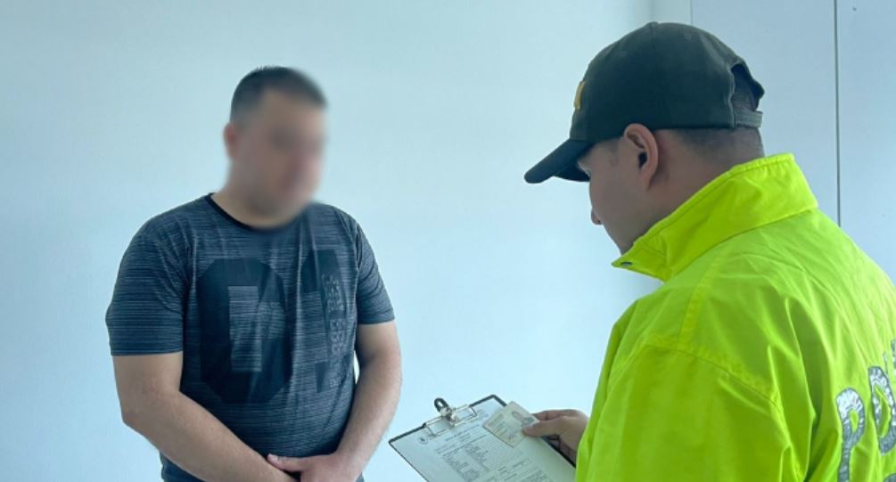 Caen policías que “hackearon” bases de datos para ubicar y sobornar otros agentes