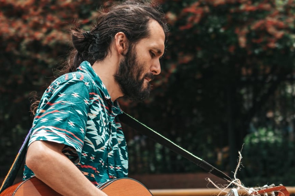 Aristi presenta “Los tres”, su segundo álbum de estudio