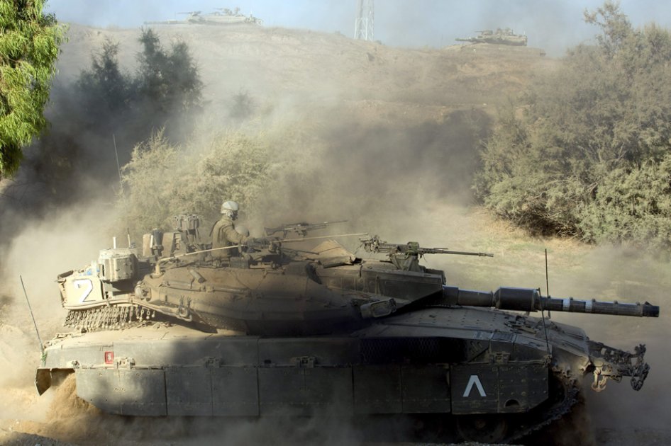 Al menos 434 palestinos han muerto en la Franja de Gaza desde el comienzo de la ofensiva militar israelí el 8 de julio, 96 de ellos el domingo, y 13 soldados israelíes perecieron en la jornada, subiendo el balance total a 18.