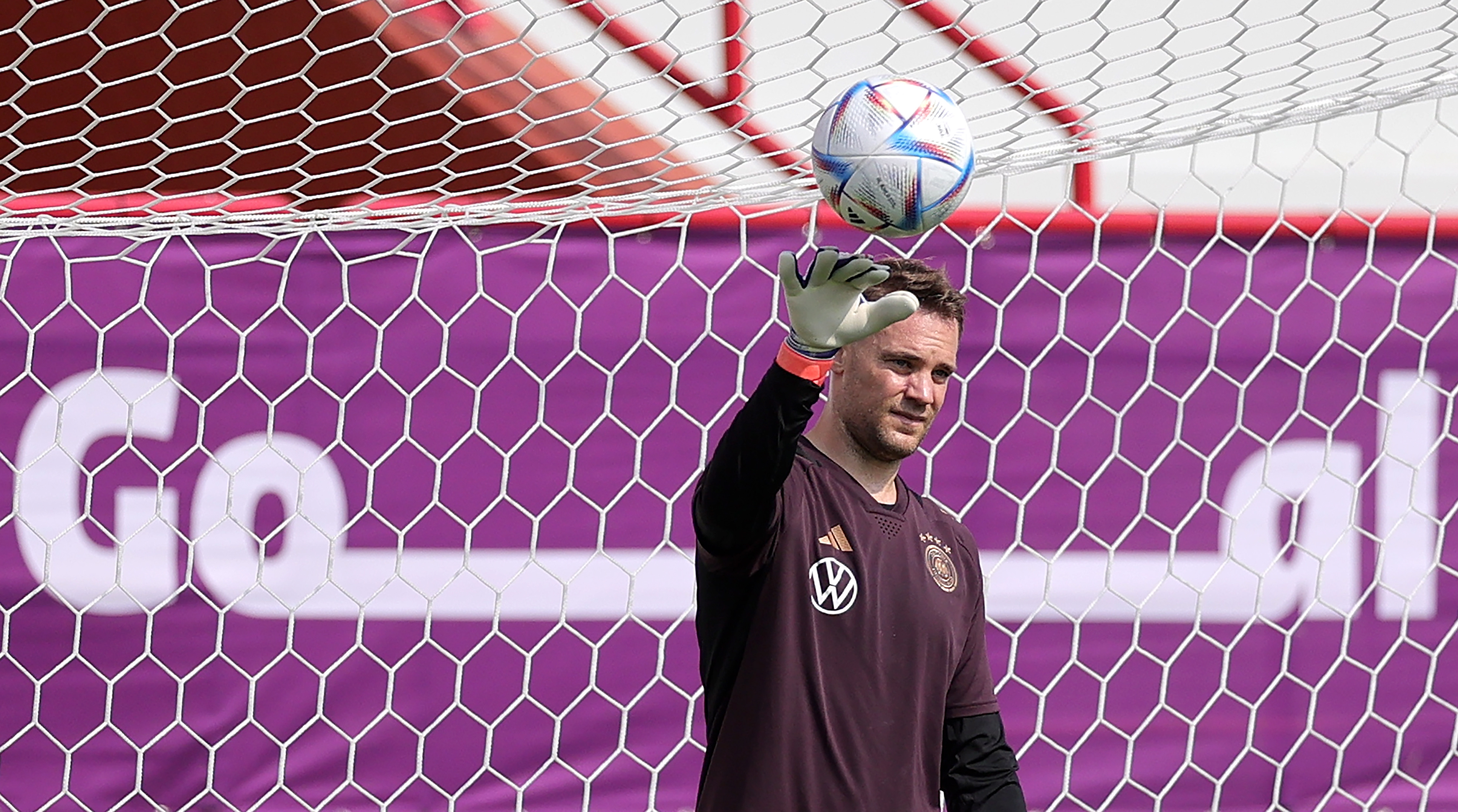 Grave accidente de Manuel Neuer en esquí lo deja por fuera de la temporada