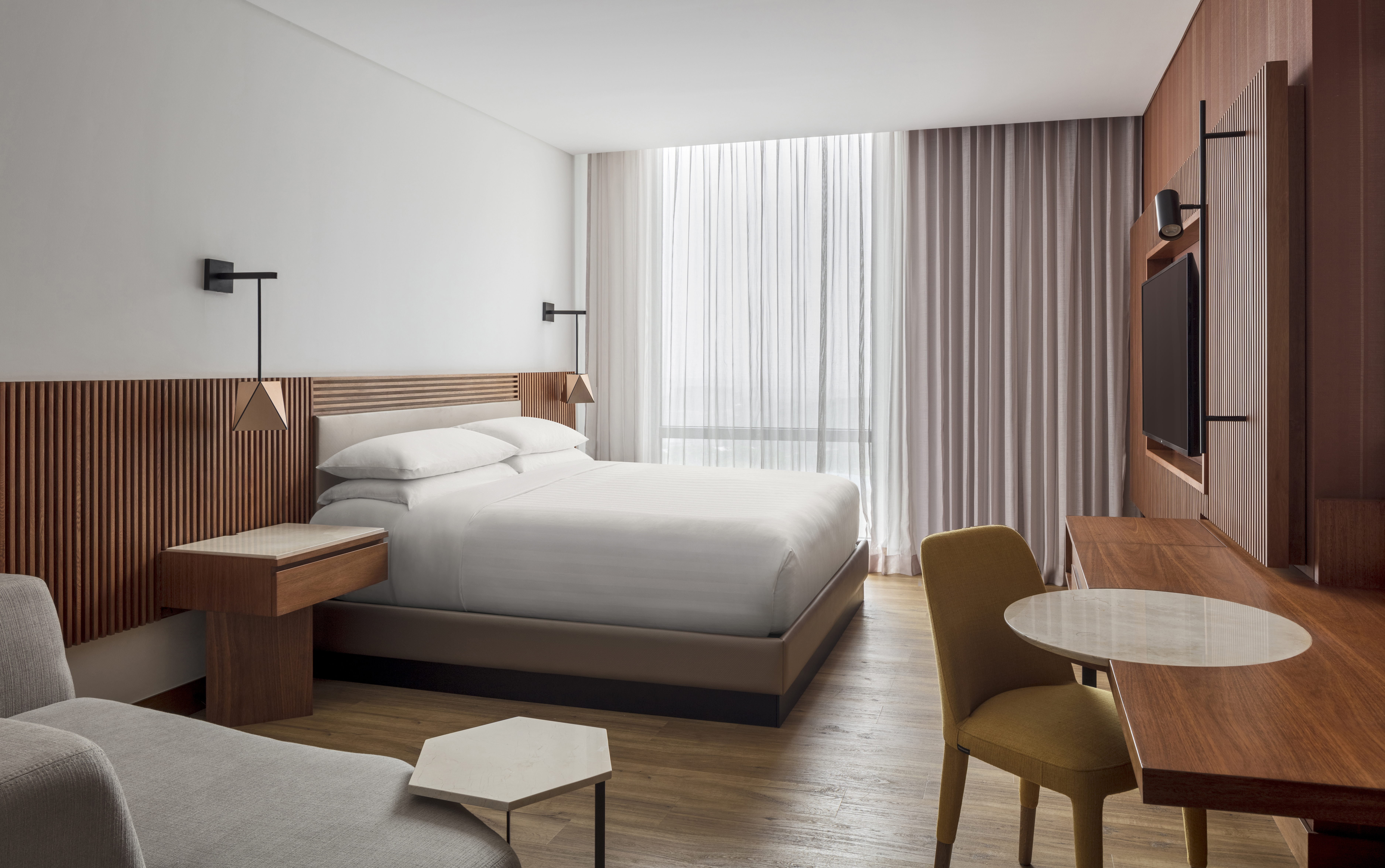 Las 191 habitaciones del Marriott Barranquilla están diseñadas para fomentar la creatividad, despertar la imaginación e invitar a la reflexión y relajación. Durante su estadía no tendrá que preocuparse por mantenerse conectado, cuidar su bienestar y sacar el mayor provecho de su paso por la ciudad.