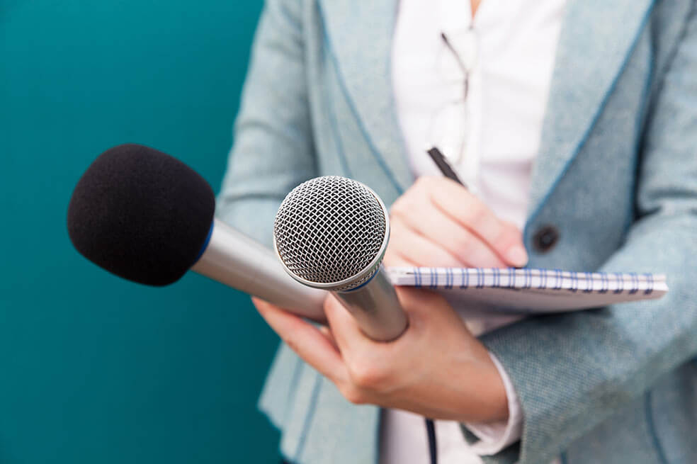 Periodista gana una demanda a la BBC por cobrar seis veces menos que un compañero