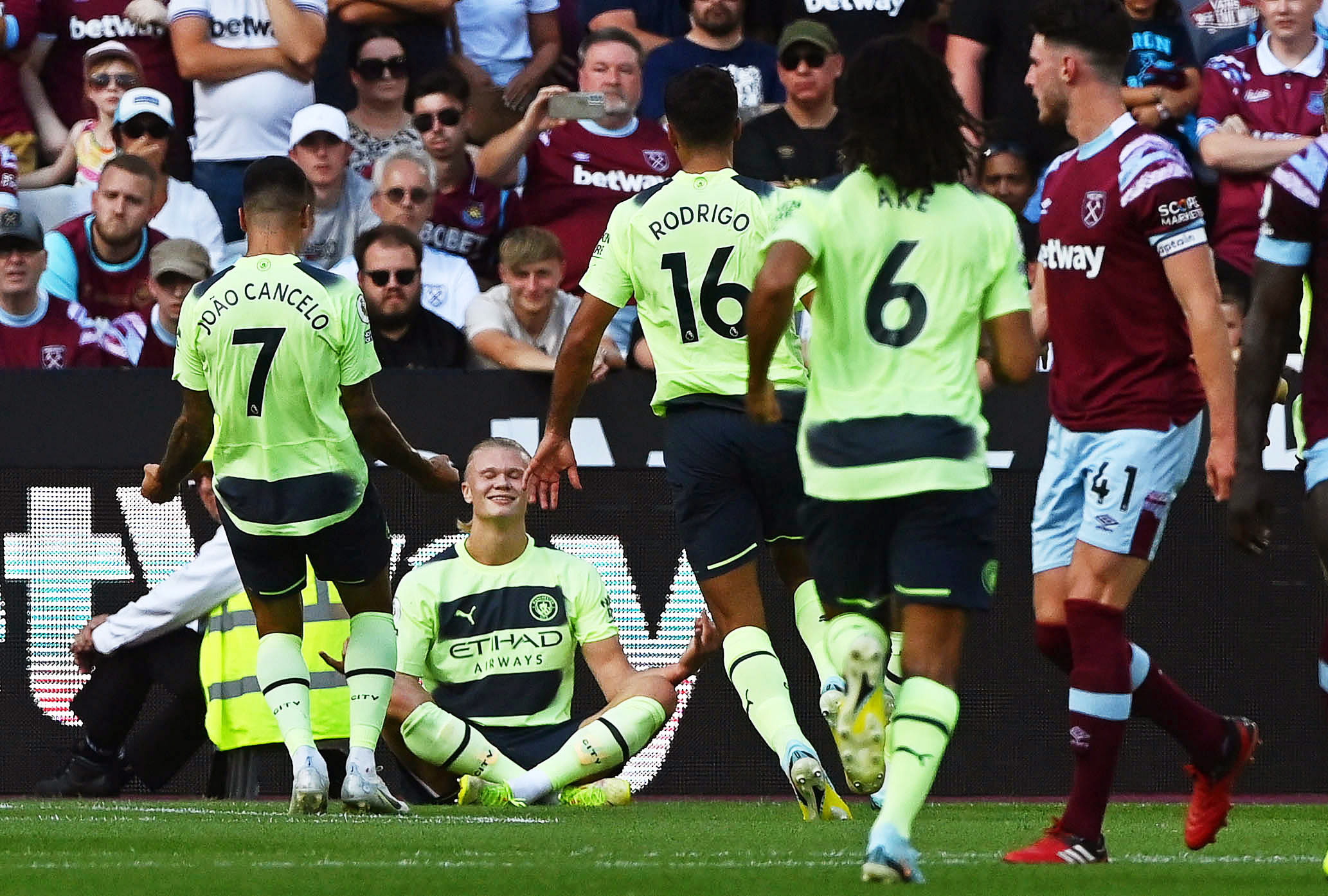 Video: El doblete de Haaland en la primera victoria del City en la Premier League