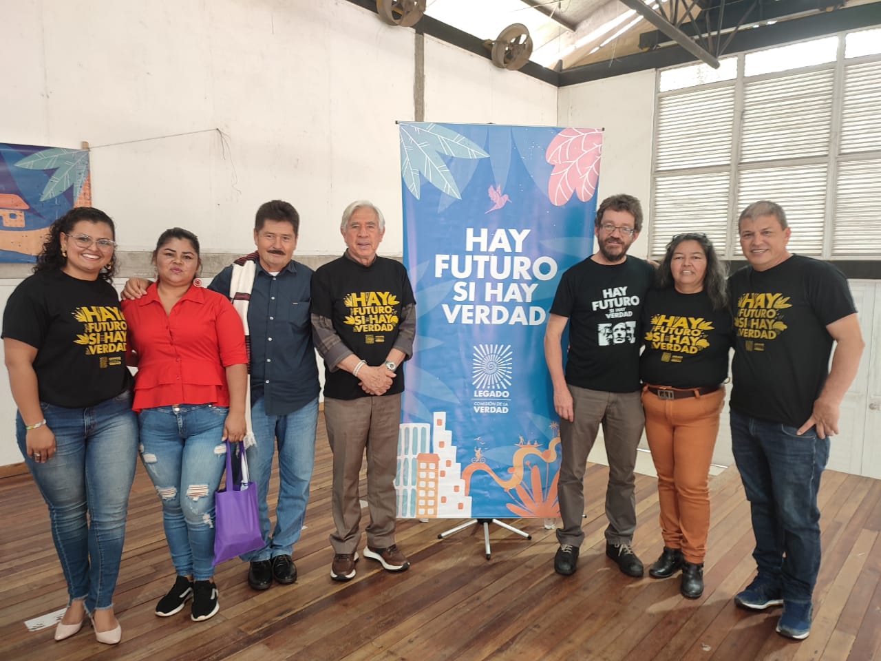 Los comisionados Saúl Franco y Alejandro Valencia durante la socialización del Informe Final en el Guaviare.