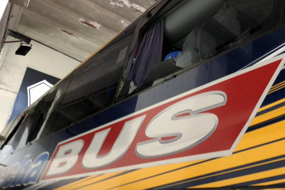 El bus de Boca fue atacado por hinchas de River a la llegada del estadio