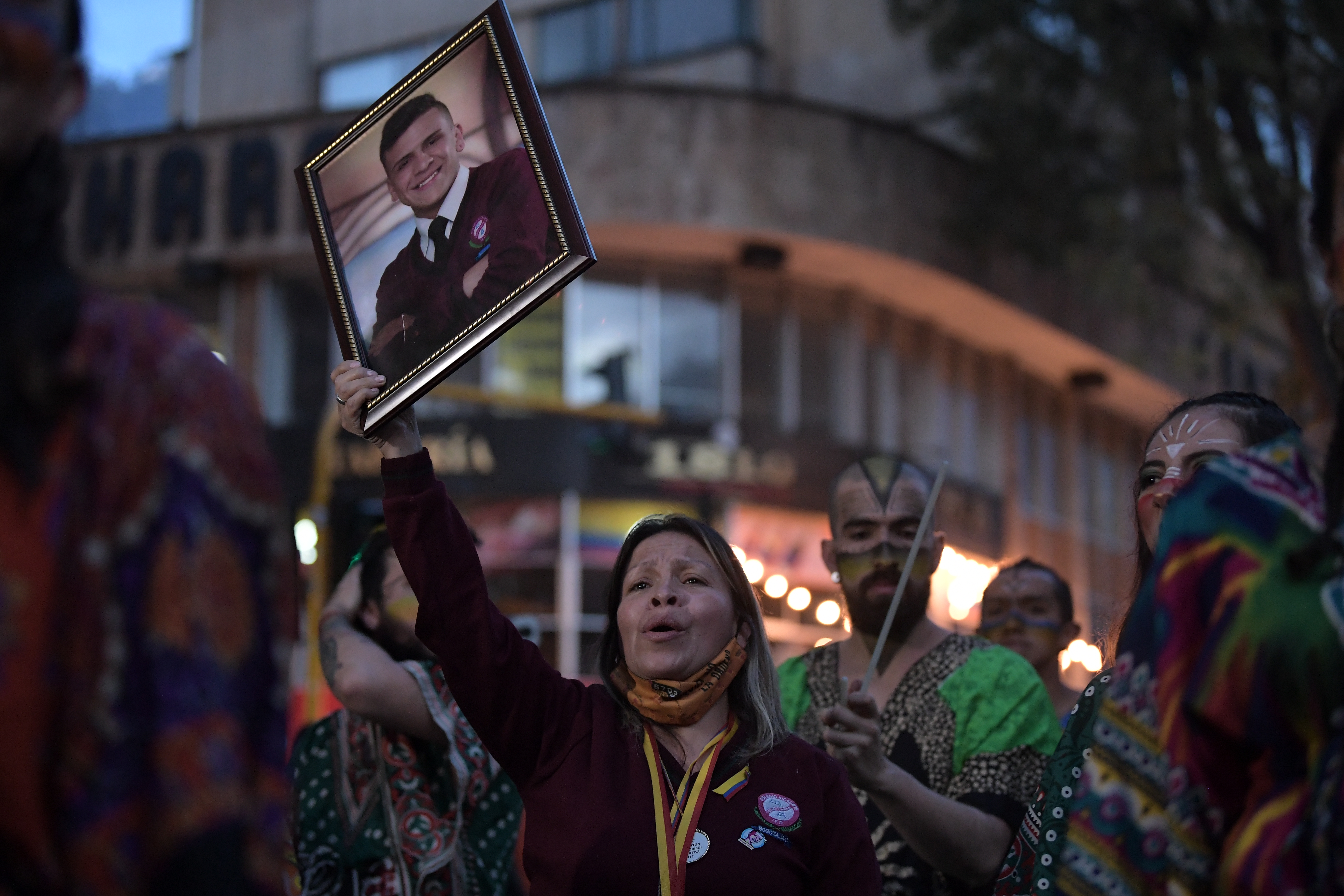 Homenaje en la Calle 19 con 4, donde se conmemoró un año del asesinato de Dilan Cruz  a manos del Policía Manuel Cubillos del ESMAD; asistió su madre, hermana, abuelo, otros familiares y amigos.
