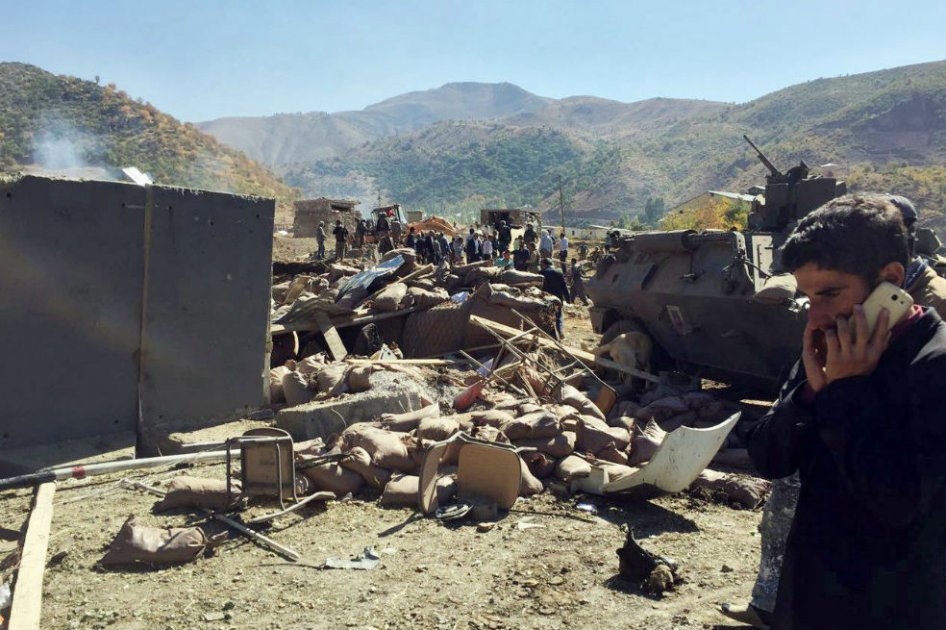 Al menos 18 muertos, entre ellos ocho civiles, deja explosión de carro bomba en Turquía