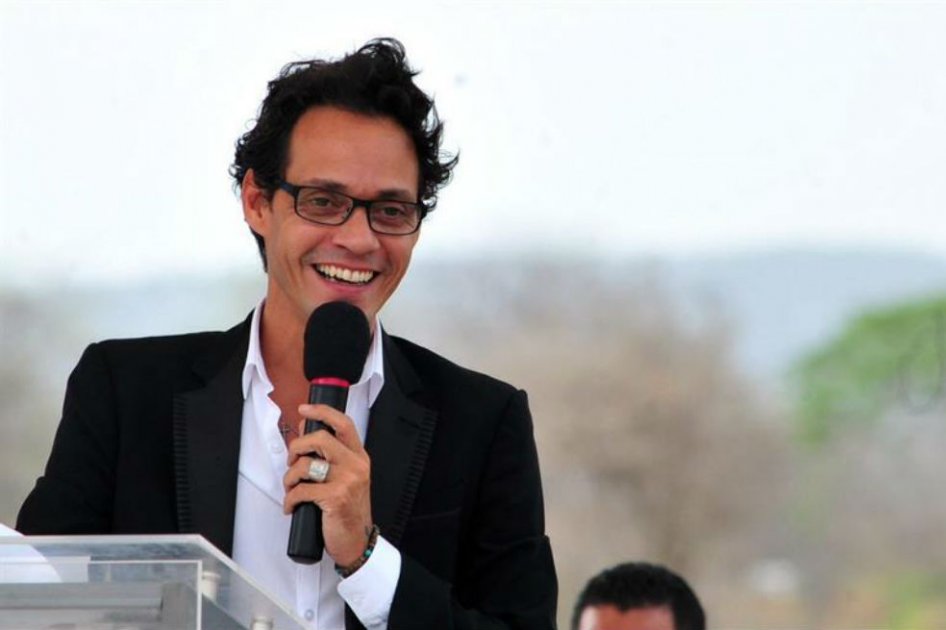 Marc Anthony pone primera piedra de orfanato en Barranquilla