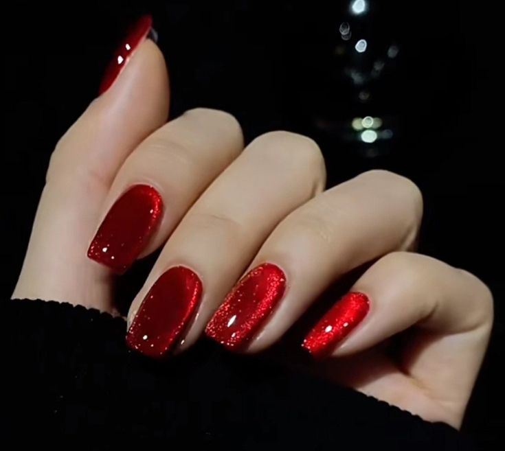 Diseños de uñas semipermanentes en rojo: 5 ideas elegantes
