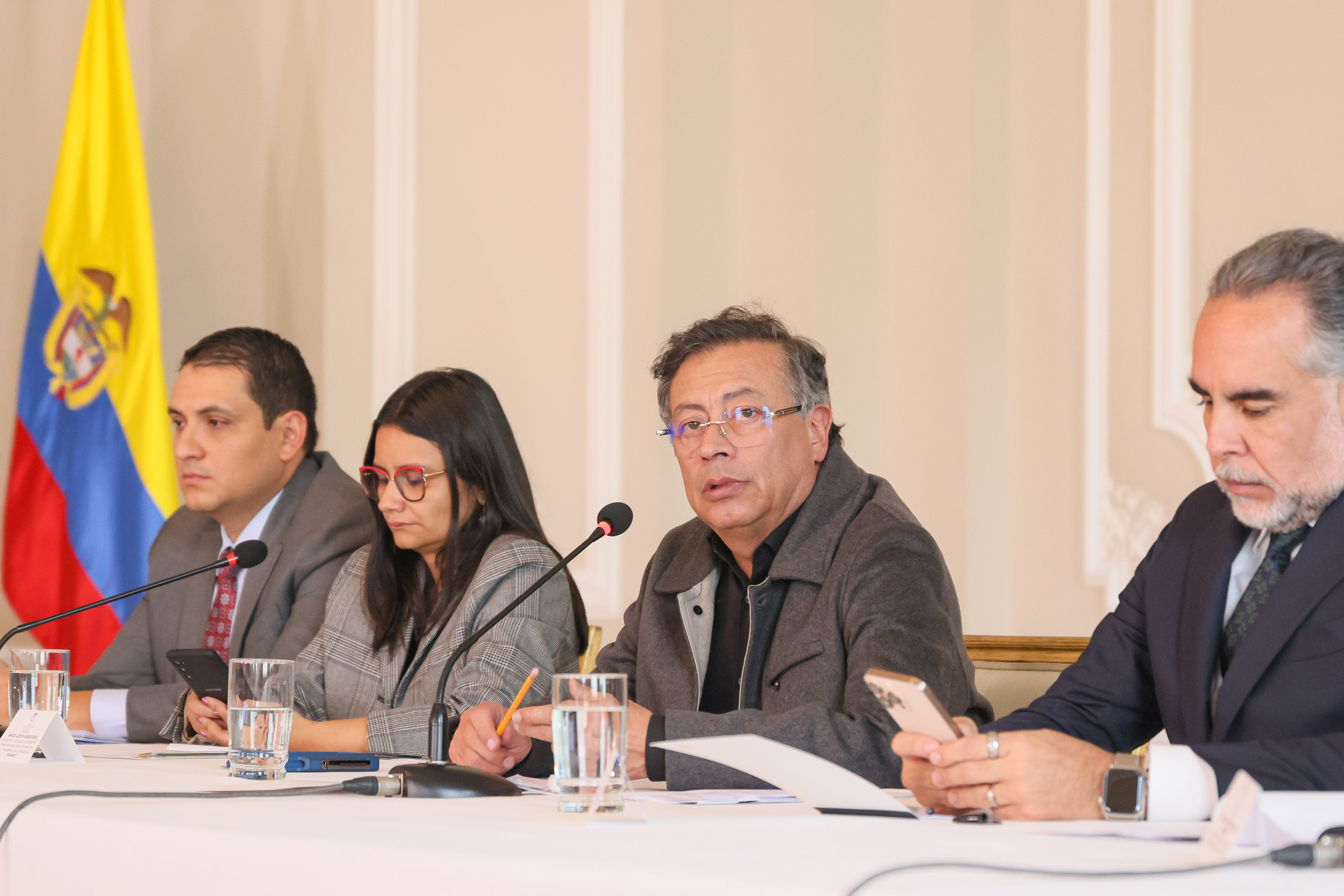 Petro le abrió la puerta a incluir otros temas en la consulta popular