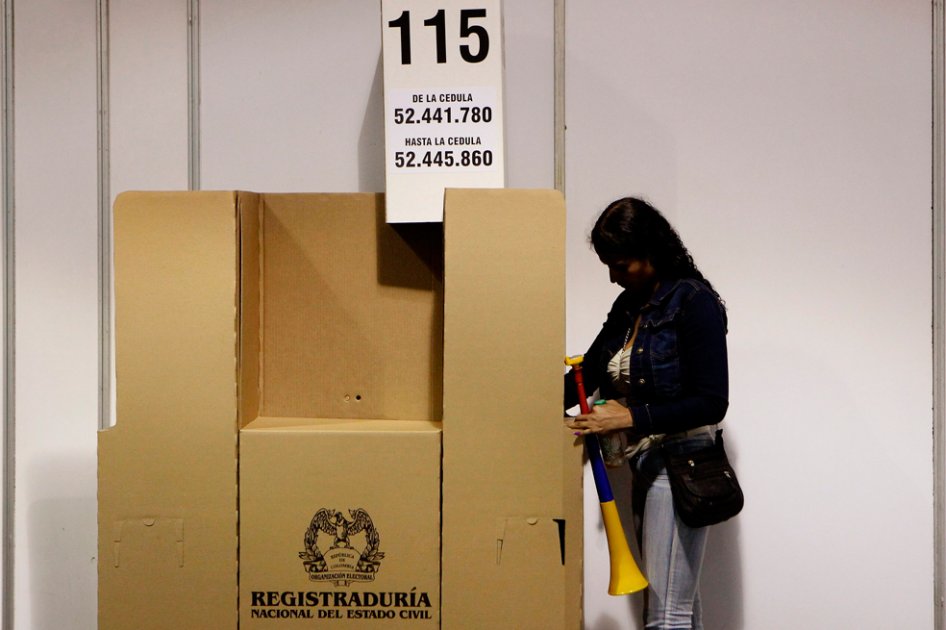 Cierran las urnas en todo el país y crece expectativa