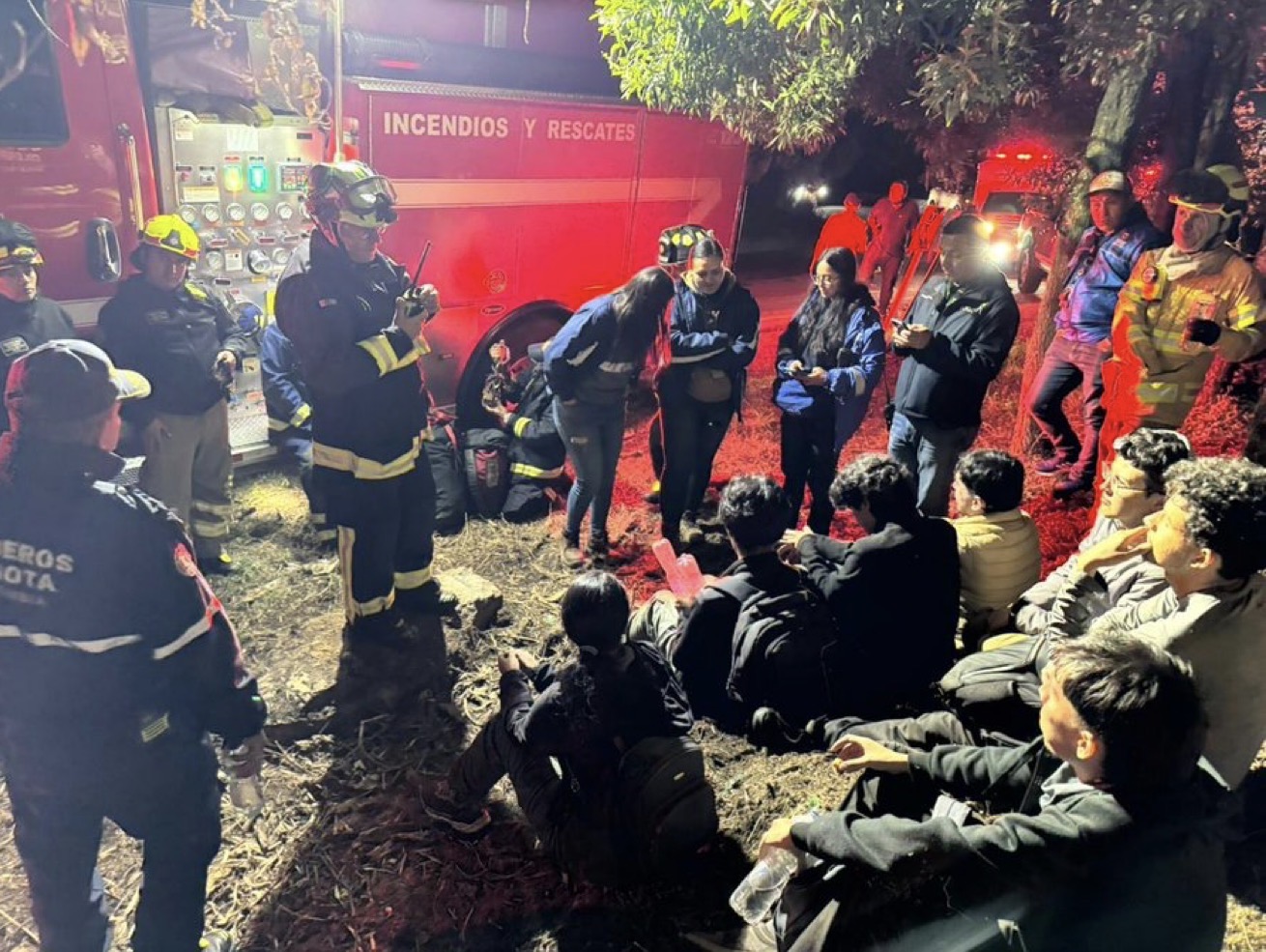 Rescatan a siete jóvenes que se extraviaron entre Monserrate y Guadalupe