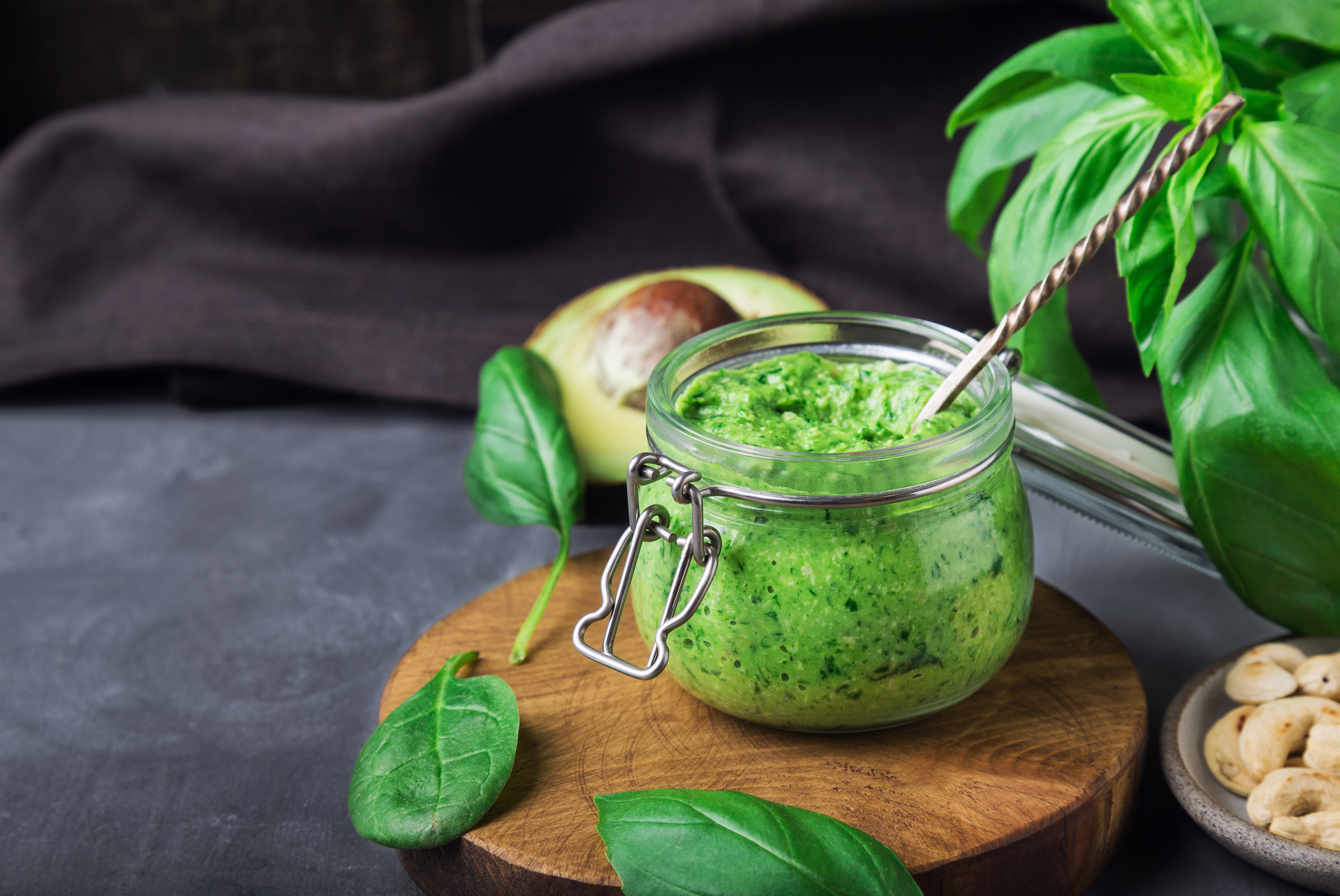 Salsa pesto de aguacate
