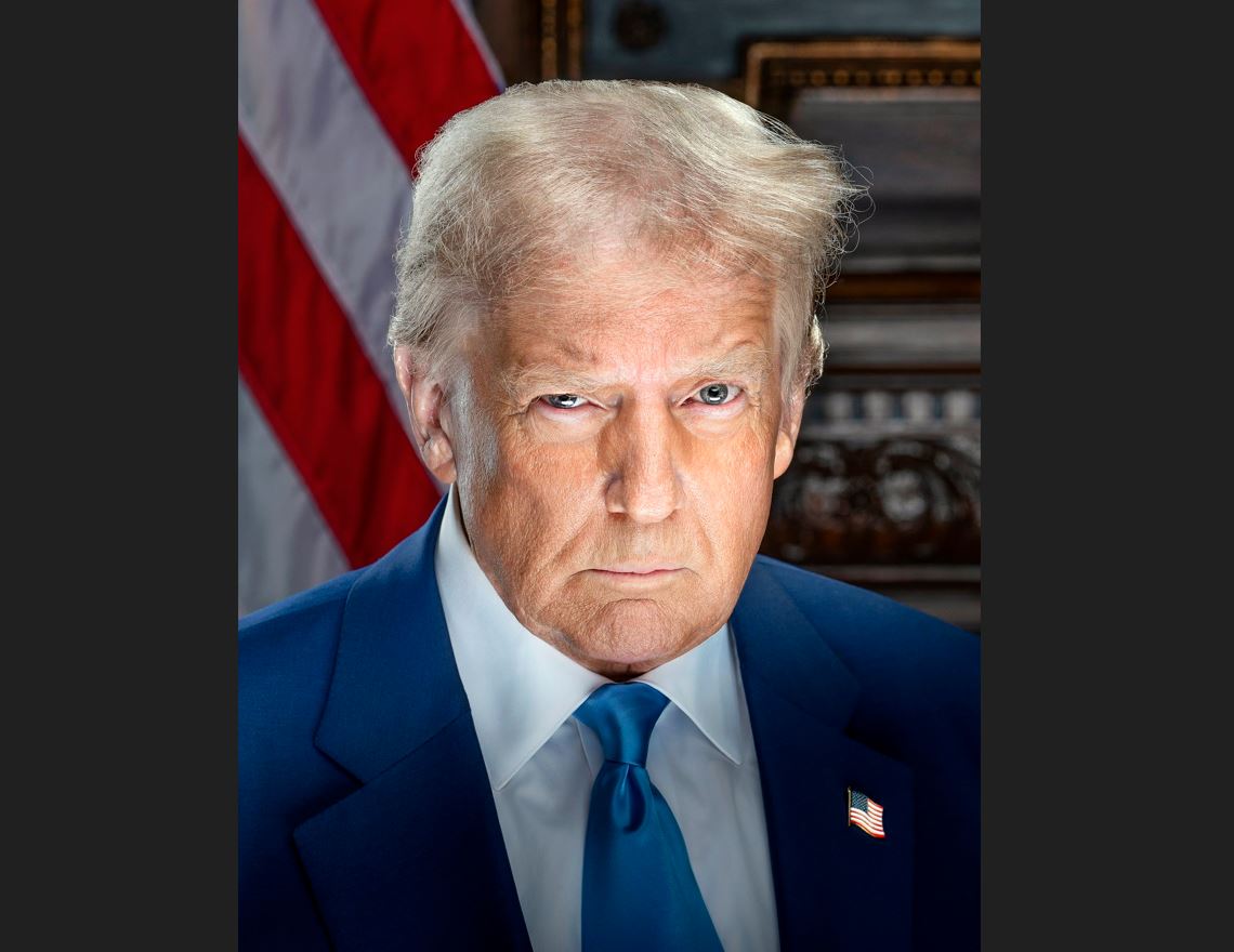 Retrato oficial de Donald Trump como presidente para el periodo 2025-2029.