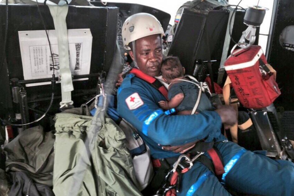 Acisclo, el voluntario que logró el heroico rescate de bebé y su madre