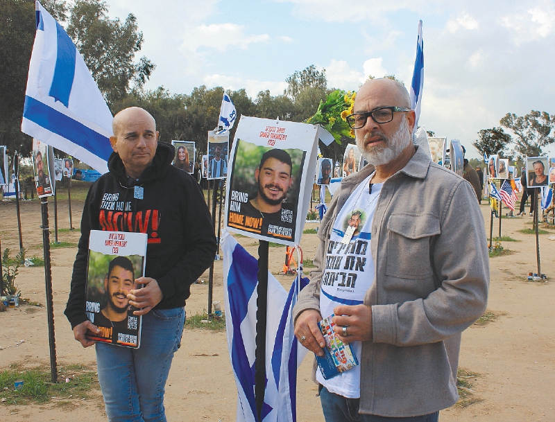 Shai Wenker (der.) y Ricardo Grichener, padre y tío de Omer, respectivamente. / María Alejandra Medina C.