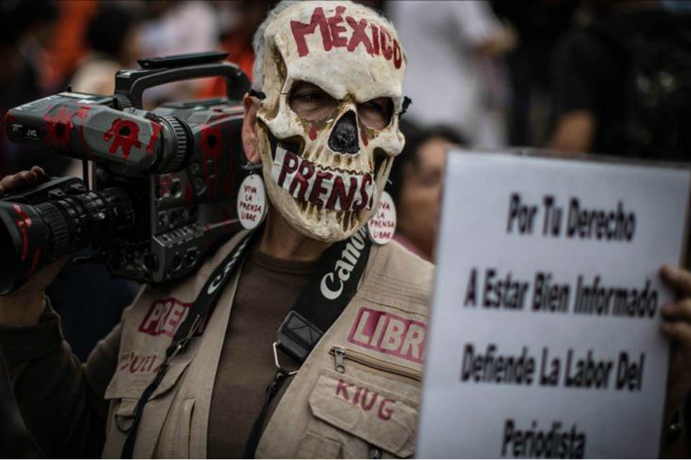 En 2017 hubo 53 periodistas asesinados y 336 encarcelados en el mundo