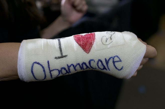 Juez de Estados Unidos declara inconstitucional el programa de atención médica “Obamacare”