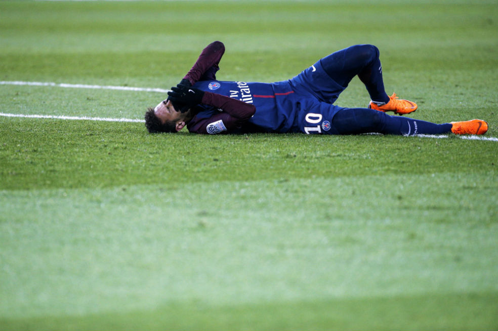 «Todo va bien, trabaja duro para volver lo antes posible»: médico que operó a Neymar