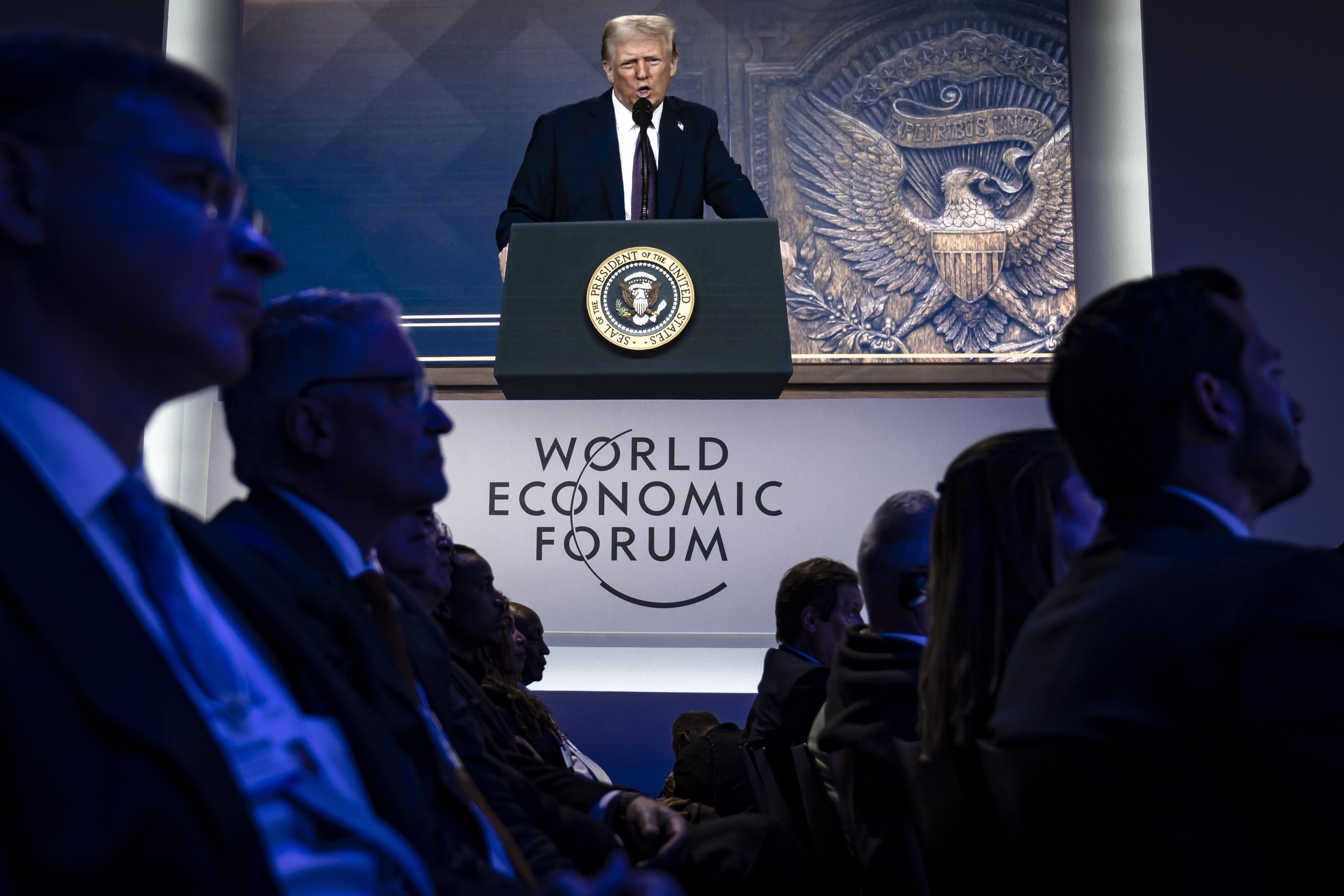 Trump invitó a los empresarios reunidos en Davos a “producir en EE. UU.”
