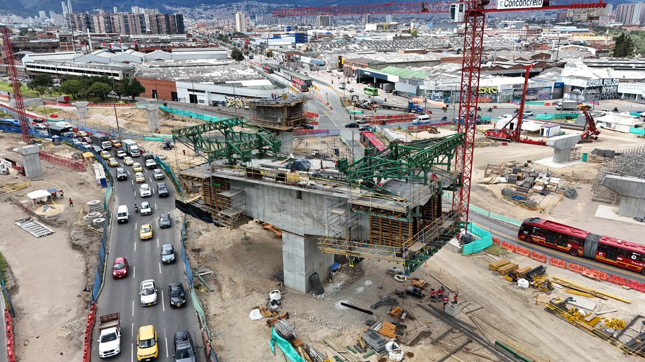 Así avanza la construcción del puente, en el primer tramo, de la ampliación de la calle 13 con av Amércas.