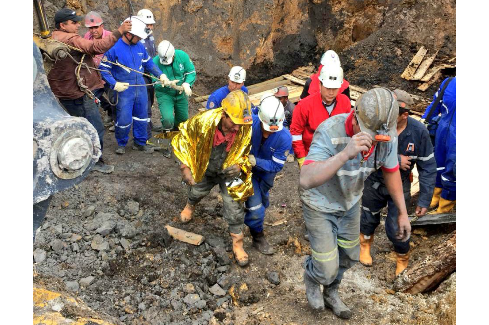Rescatan a los tres mineros atrapados en Lenguazaque, Cundinamarca