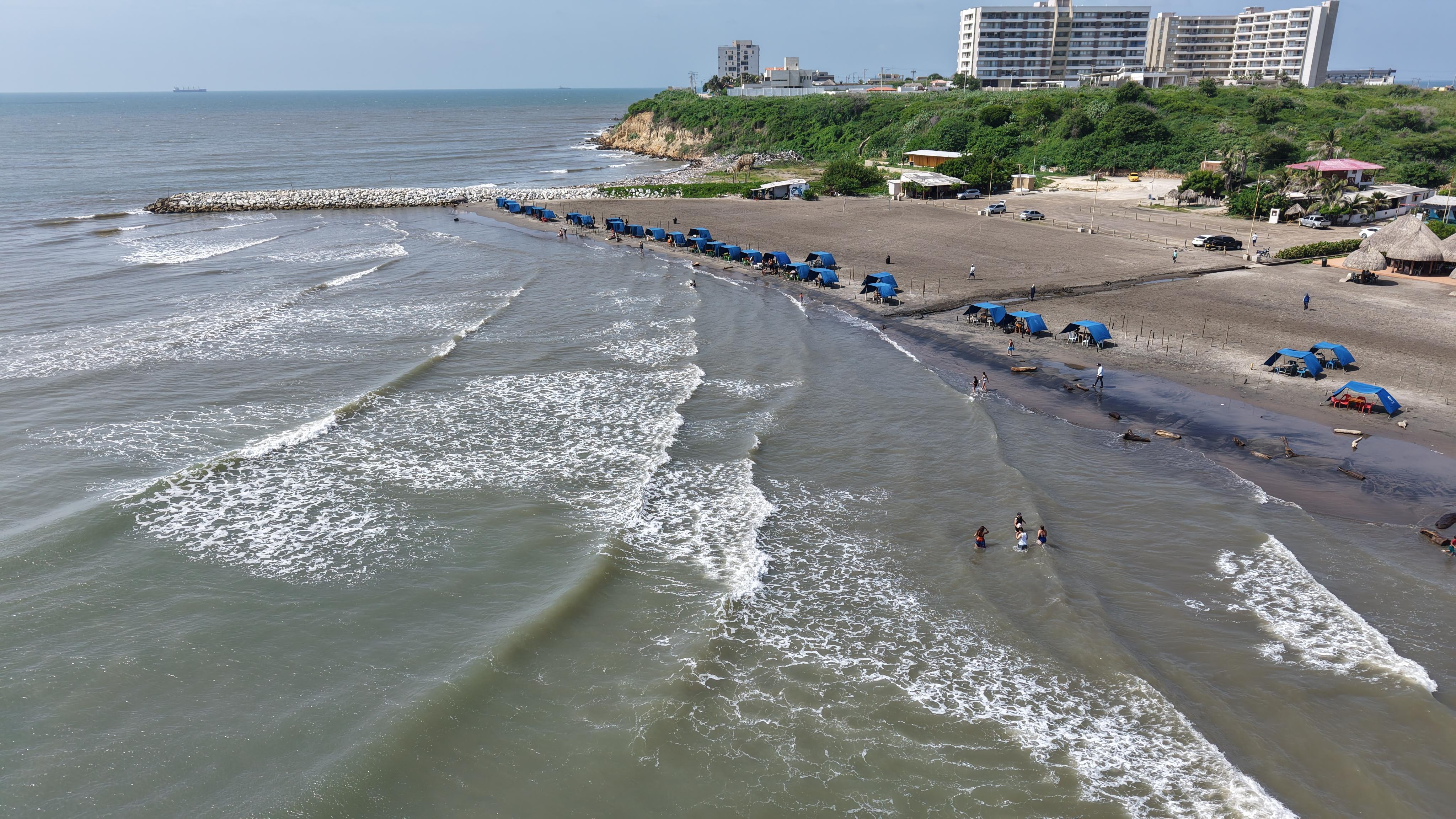 Olas de hasta 4 metros y fuertes vientos: restringen actividades marítimas en Atlántico