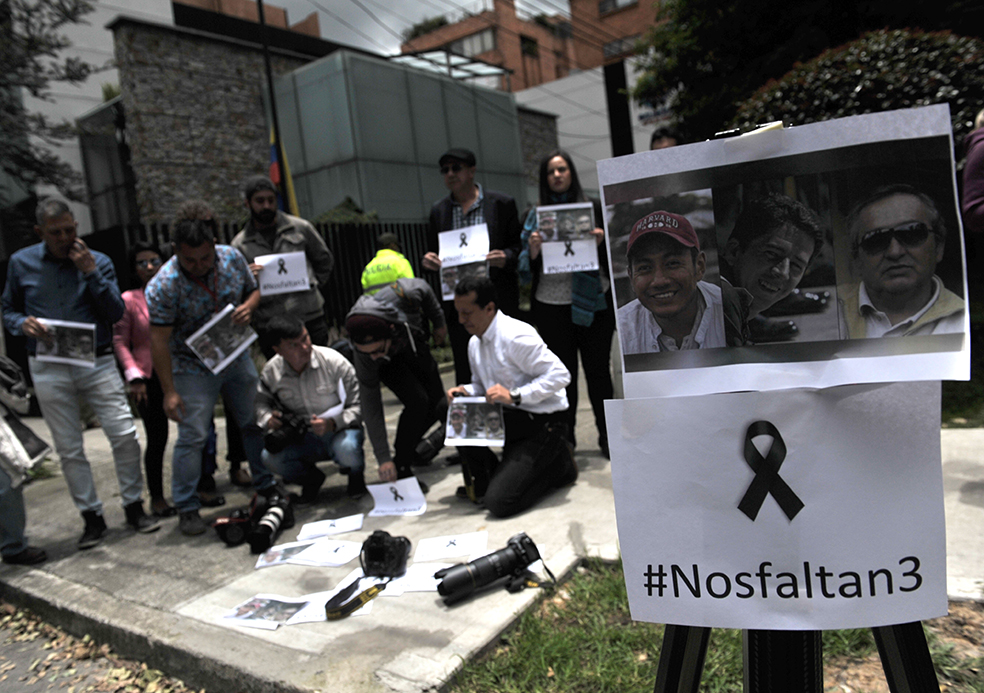 Plantón en Bogotá por asesinato de periodistas ecuatorianos