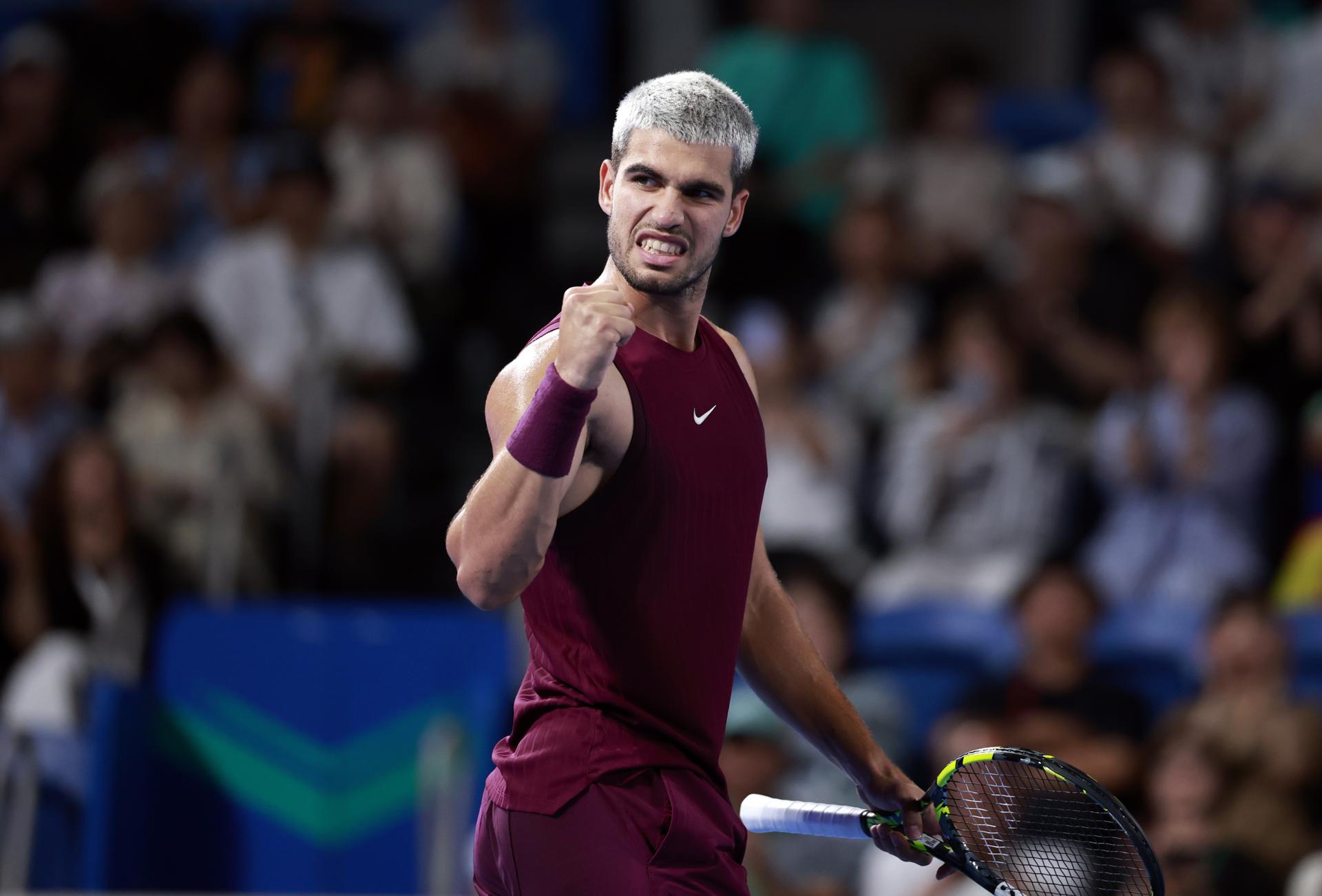 TOKYO (Japan), 25/09/2025.- Carlos Alcaraz of Spain reacts after scoring against Sebastian Baez of Argentina during his round of 32 match of the Japan Open tennis tournament at Ariake Colosseum in Tokyo, Japan, 25 September 2025. Alcaraz won the match. (Tenis, Japón, España, Tokio) EFE/EPA/FRANCK ROBICHON
