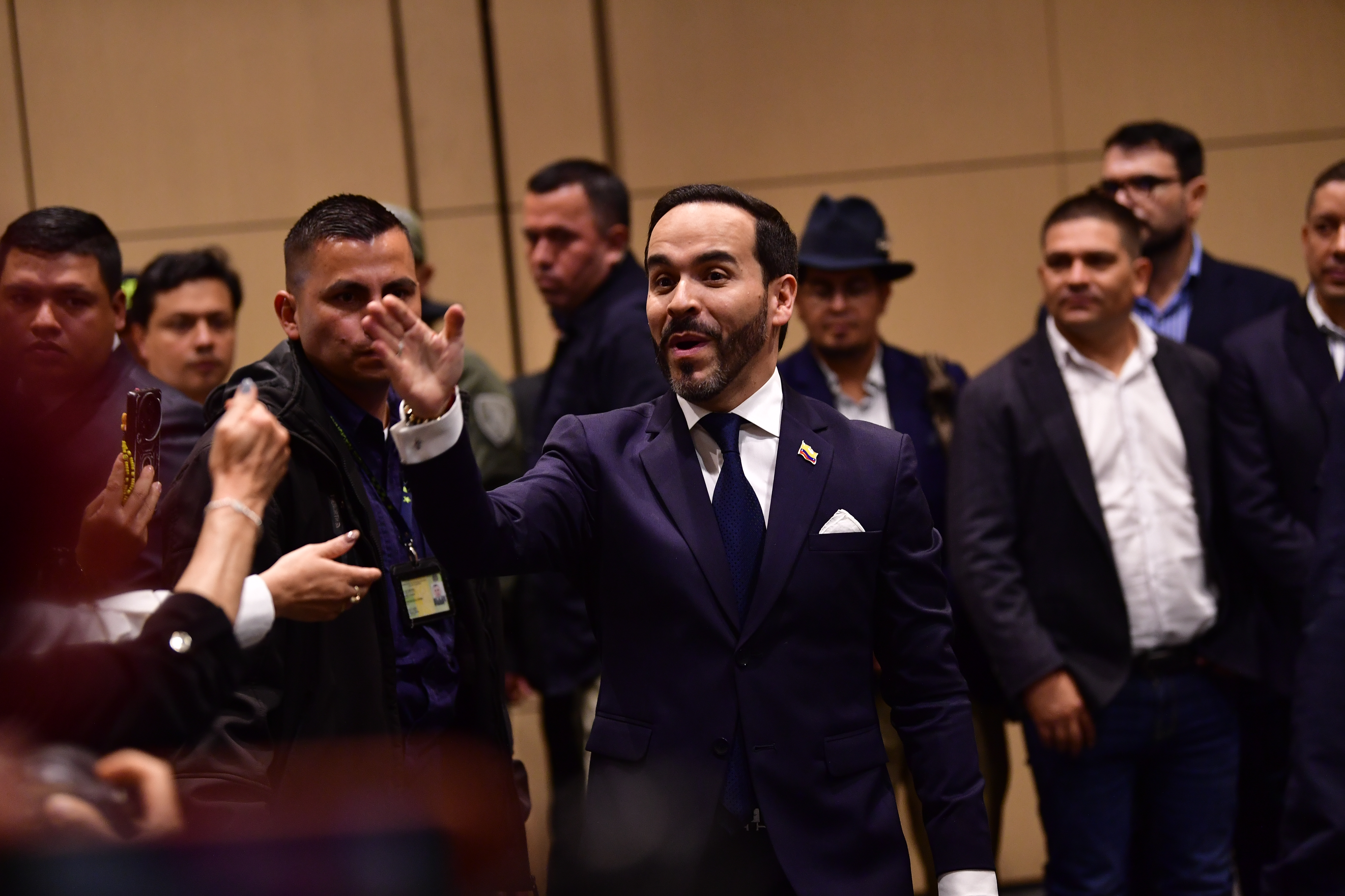 Presidente electo de Colombia durante el octavo empalme regional junto al gobernador de Cundinamarca, Jorge Emilio Rey, y varios alcaldes del departamento