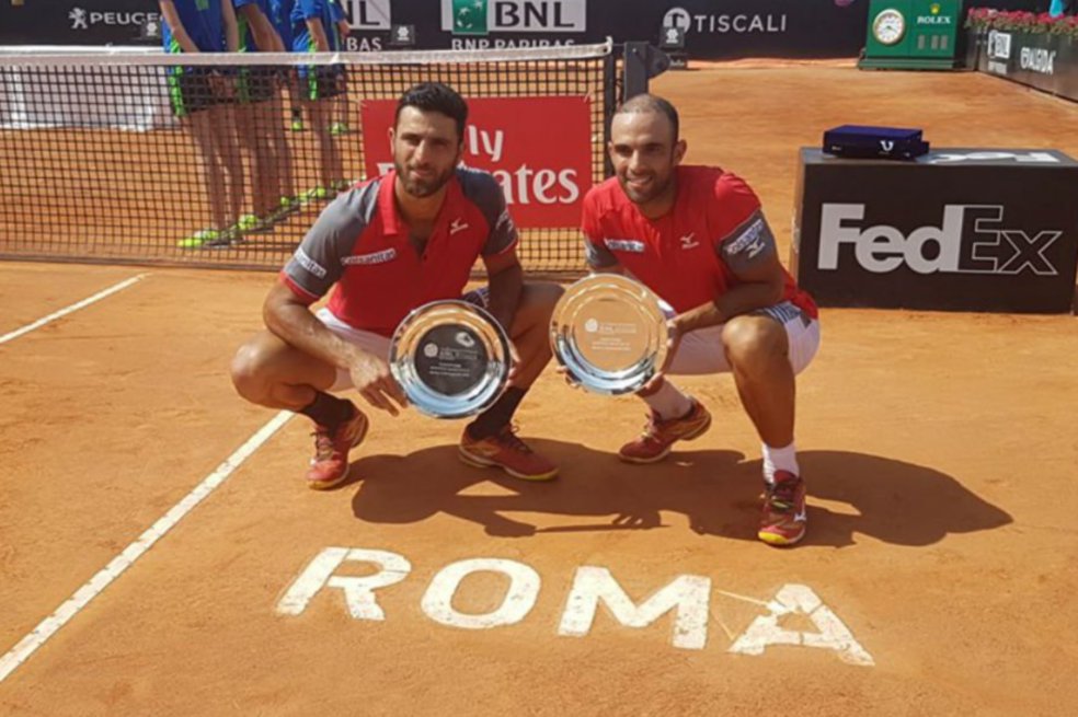 Cabal-Farah se graduaron de maestros