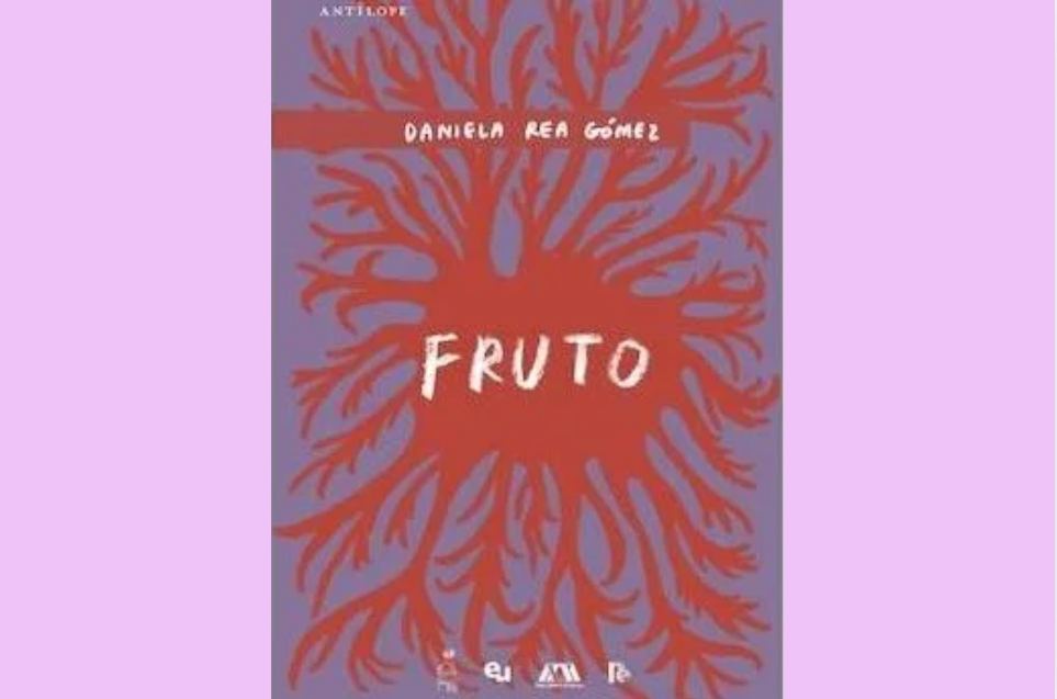 Fruto es un libro entrelaza catorce voces de mujeres mexicanas en una narración de maternidades diversas que exponen sus formas de cuidado en contextos de violencia y desigualdad social.