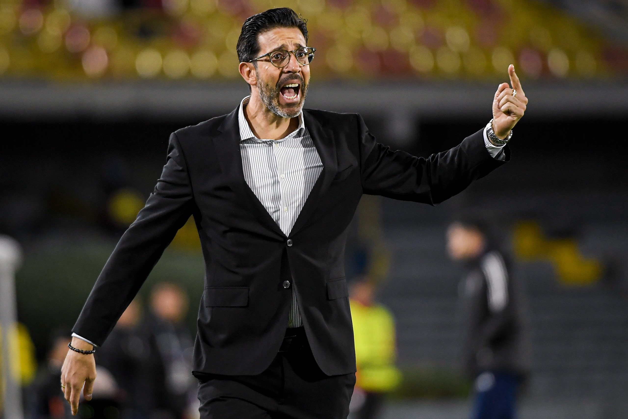 El técnico Jorge Bava sigue sin ganar con Santa Fe en tres partidos, lo que empieza a inquietar a la afición.