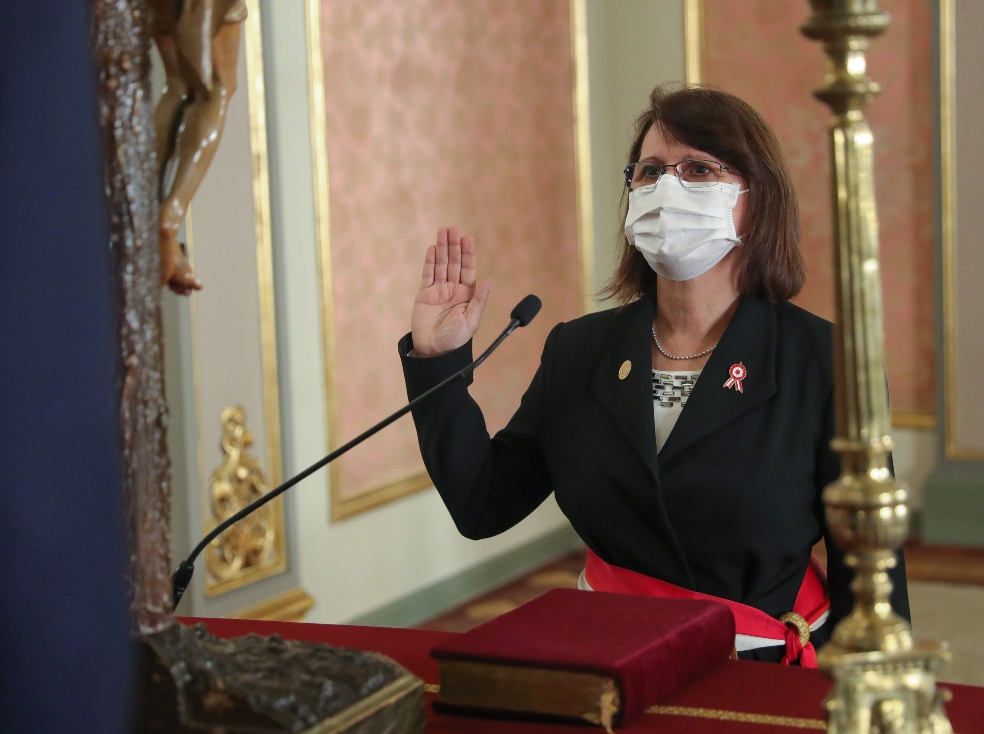 Renuncia quinta ministra de salud en Perú en lo que va de pandemia