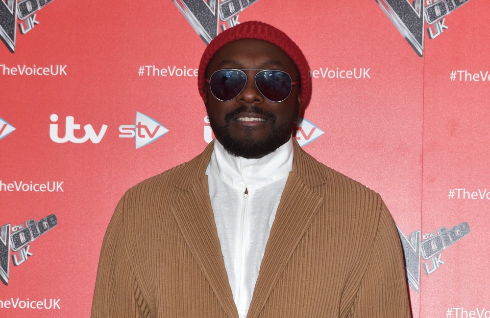 La intención de will.i.am era crear un tapabocas a la altura de estos tiempos de pandemia.