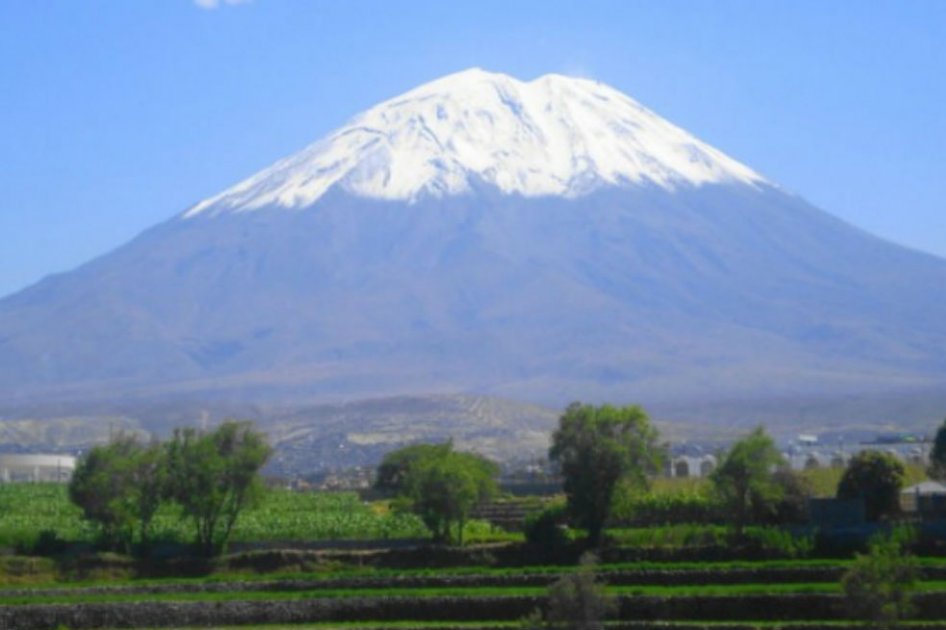 El volcán de mayor riesgo en Perú emana gases magmáticos