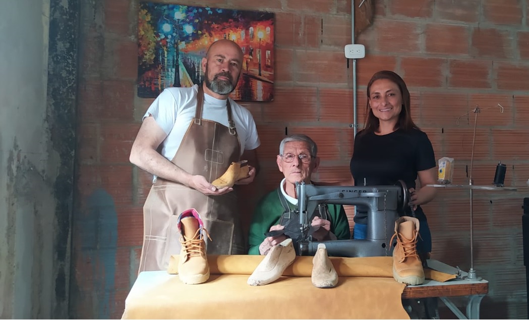 Crean piezas para decoración con hormas importadas que eran usadas por zapateros