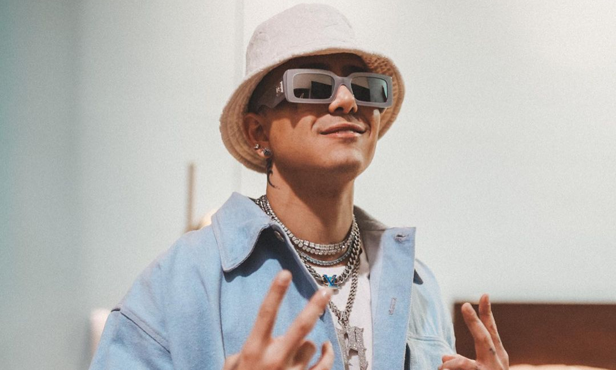 Andy Rivera confirmó noviazgo con influenciadora durante su concierto en Bogotá