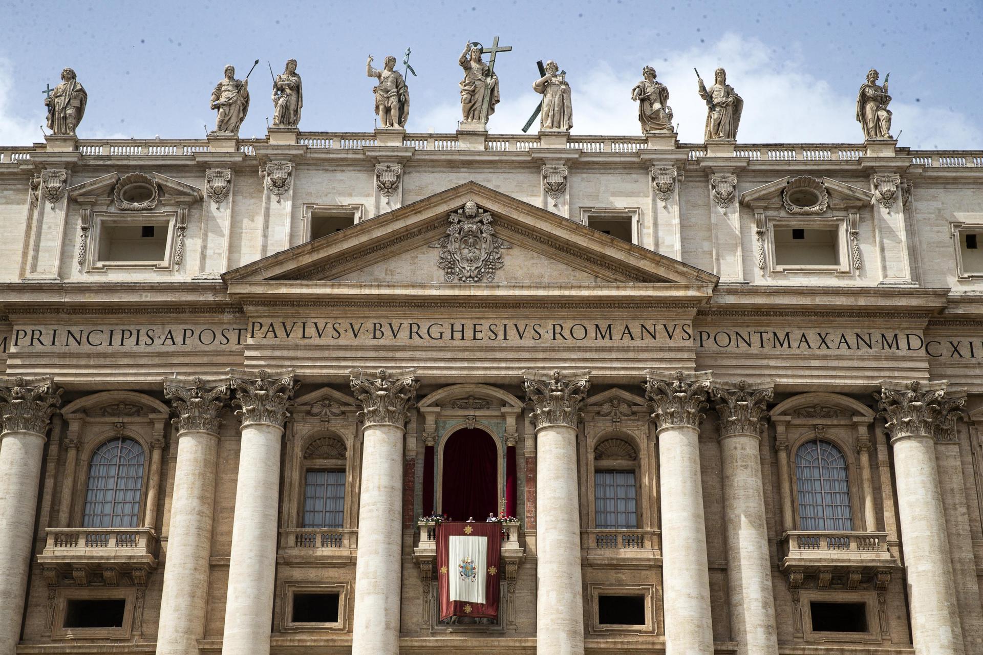 VATICAN CITY (Vatican City State (Holy See)), 20/04/2025.- Pope Francis attends the Urbi et Orbi blessing following the Easter Mass in Saint Peter's Square, in Vatican City, 20 April 2025. (Papa) EFE/EPA/ANGELO CARCONI