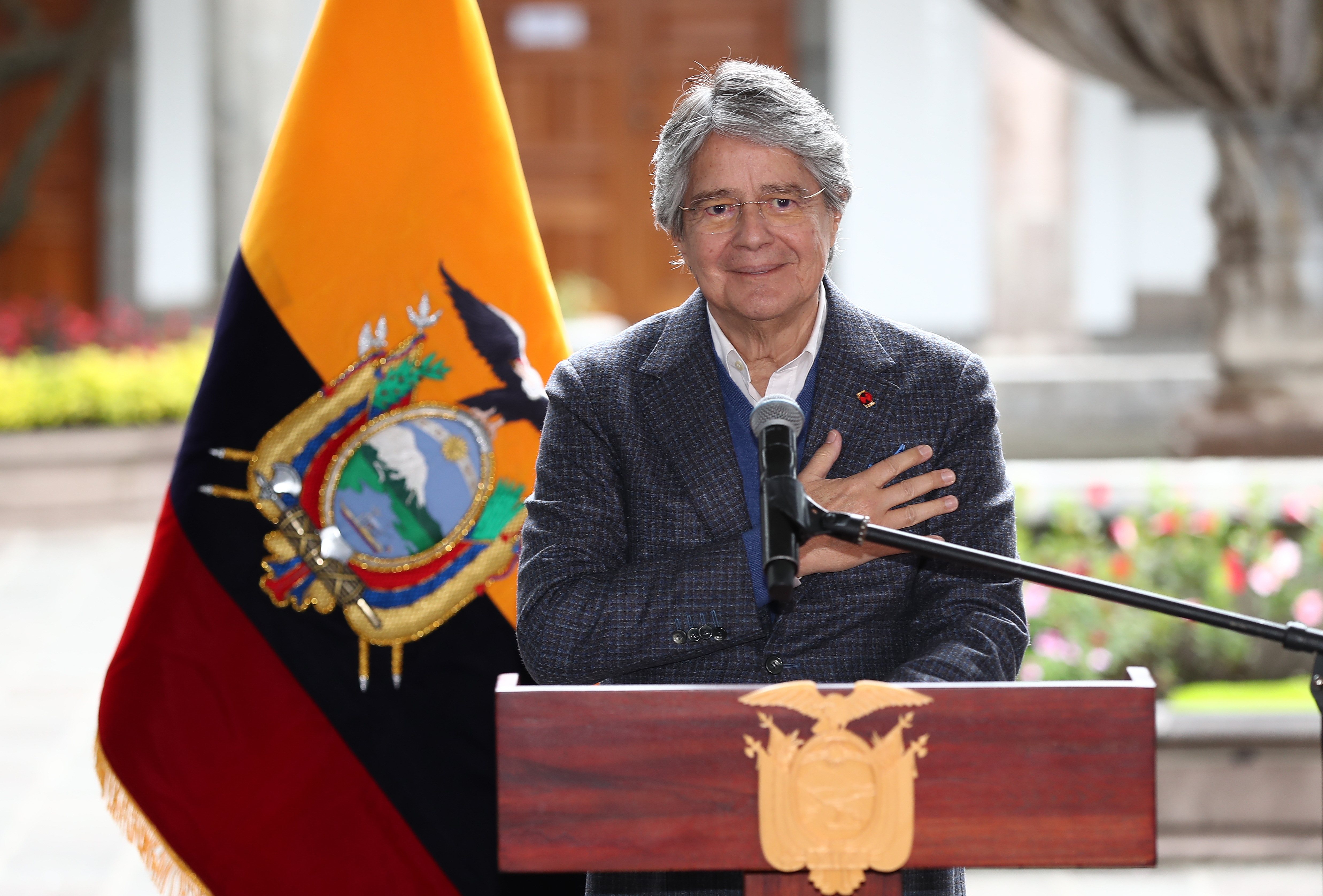 QUI01. QUITO (ECUADOR), 02/06/2023.- El presidente de Ecuador, Guillermo Lasso, habla durante una rueda de prensa hoy, en el Palacio de Gobierno, en Quito (Ecuador). Lasso anunció que no se presentará a la reelección en los comicios generales extraordinarios, cuya primera vuelta se celebrará el próximo 20 de agosto. EFE/ José Jácome