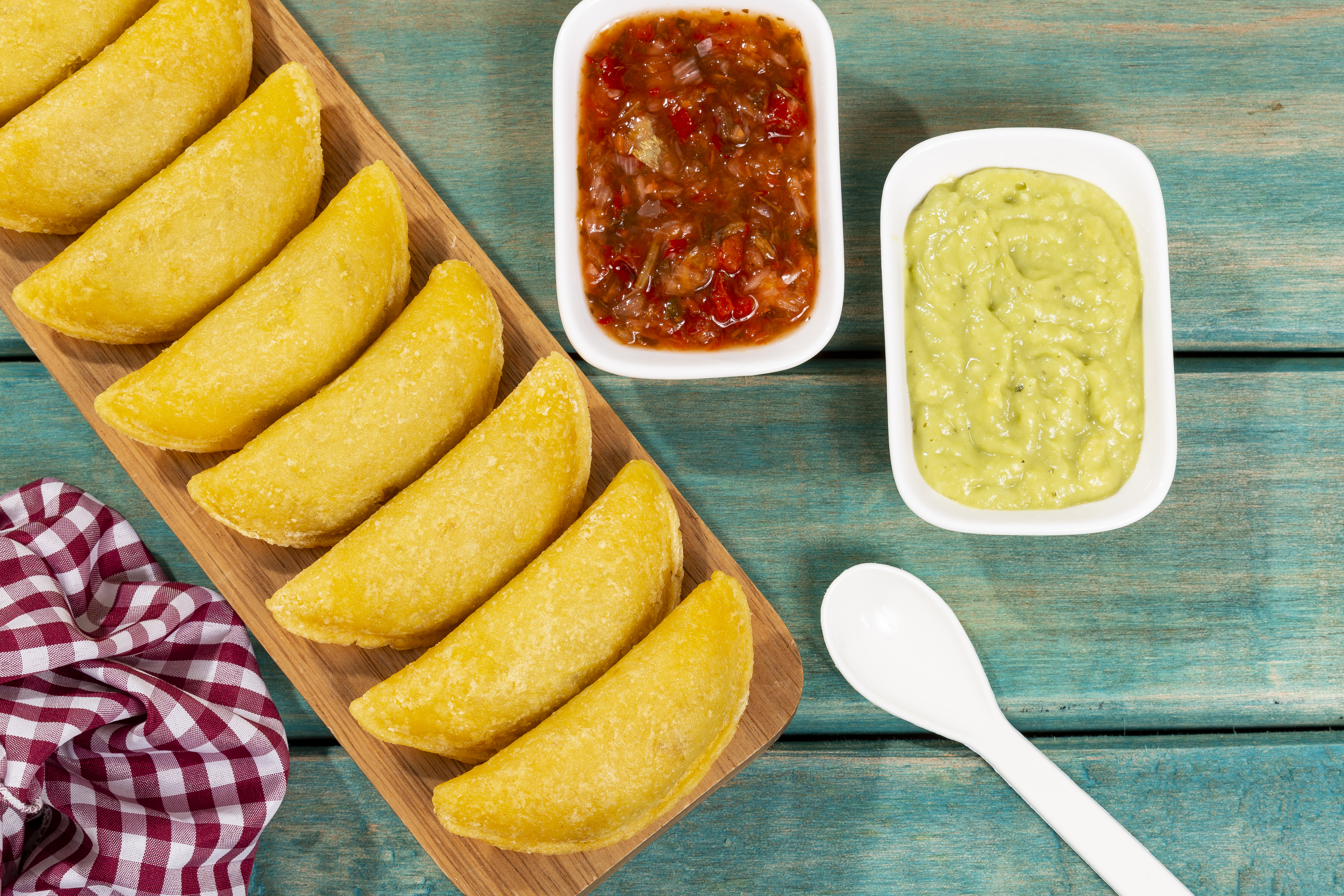 Empanadas doradas y crocantes para una tarde de onces