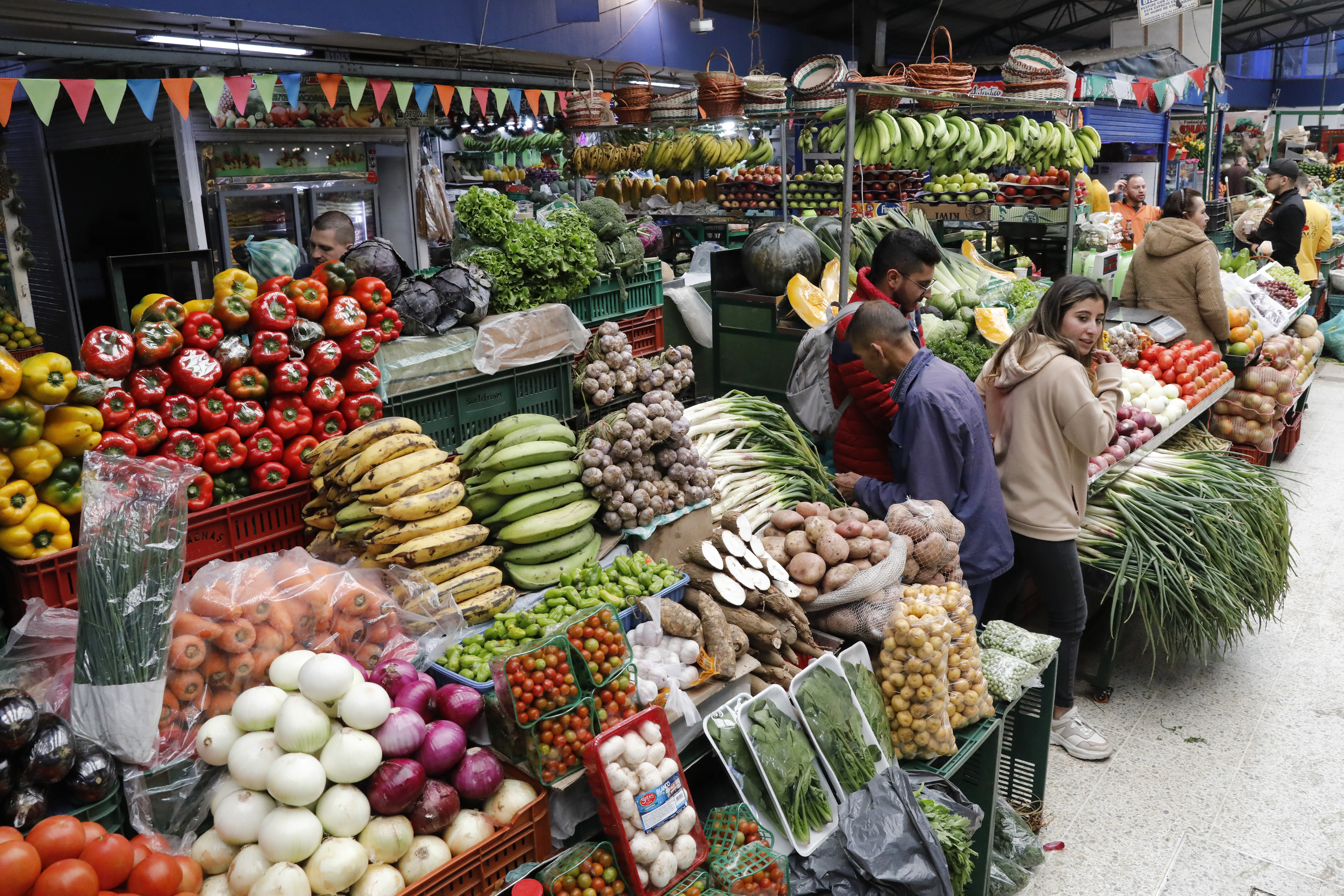 7 de cada 10 colombianos consumen al menos 3 comidas al día