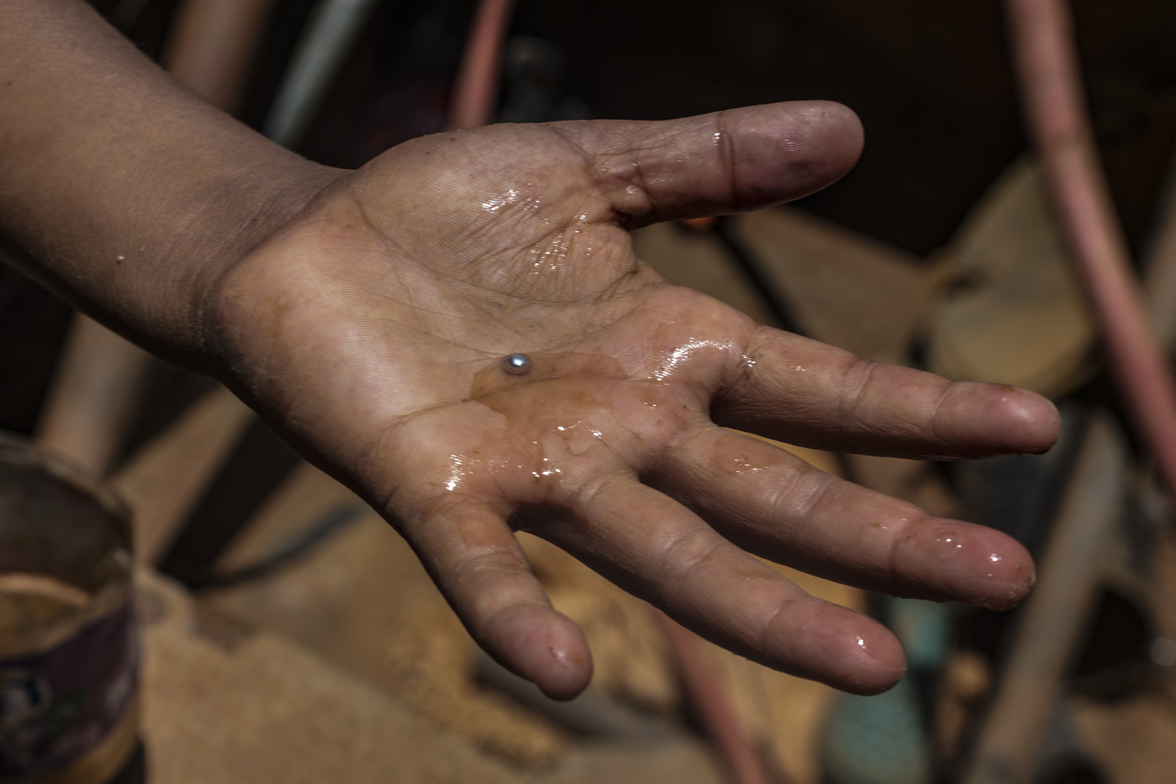 “Prefiero sacar oro que ir a la escuela”, el drama de niños mineros en Venezuela
