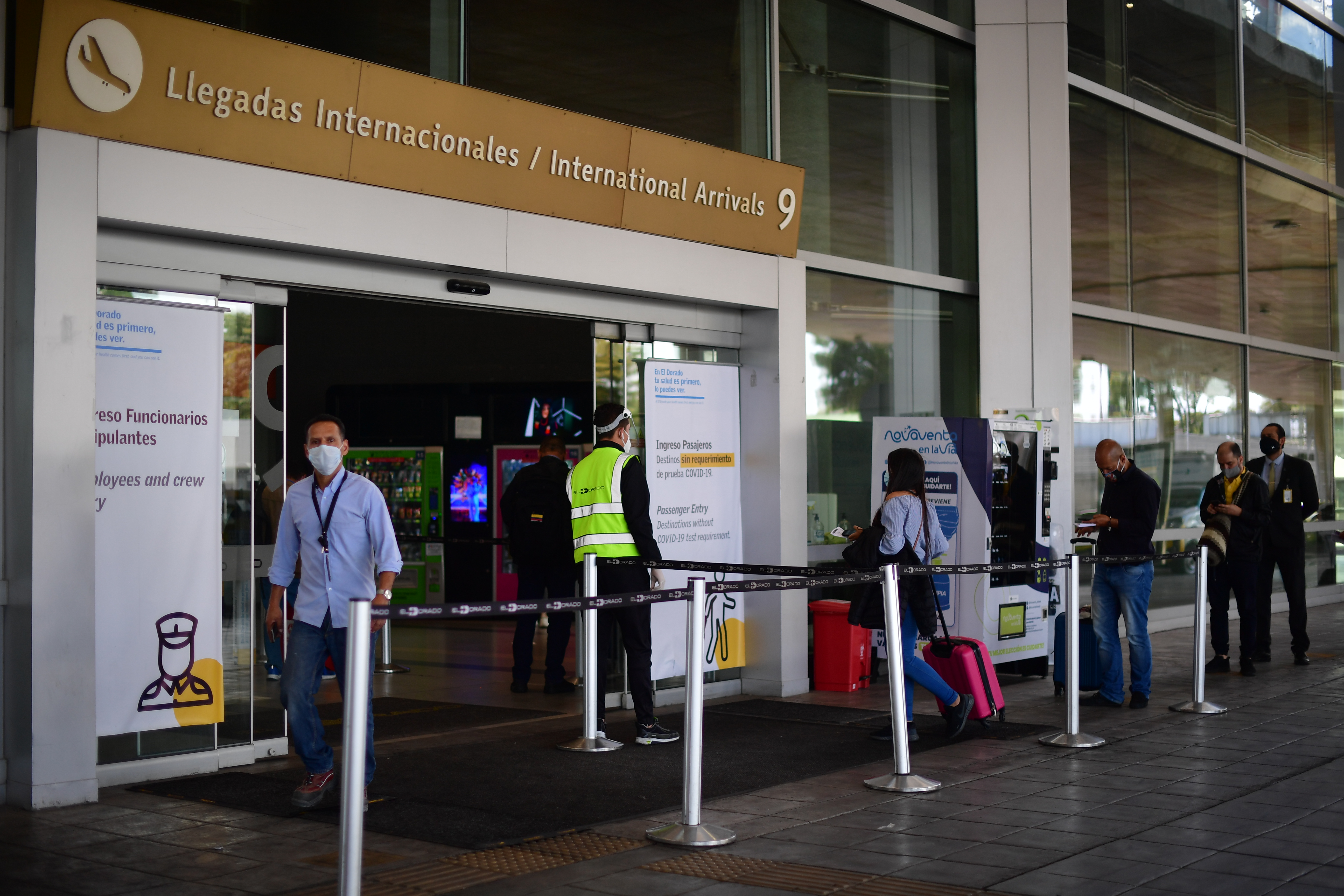 Devuelven a nueve viajeros por no cumplir requisitos para ingresar a Colombia