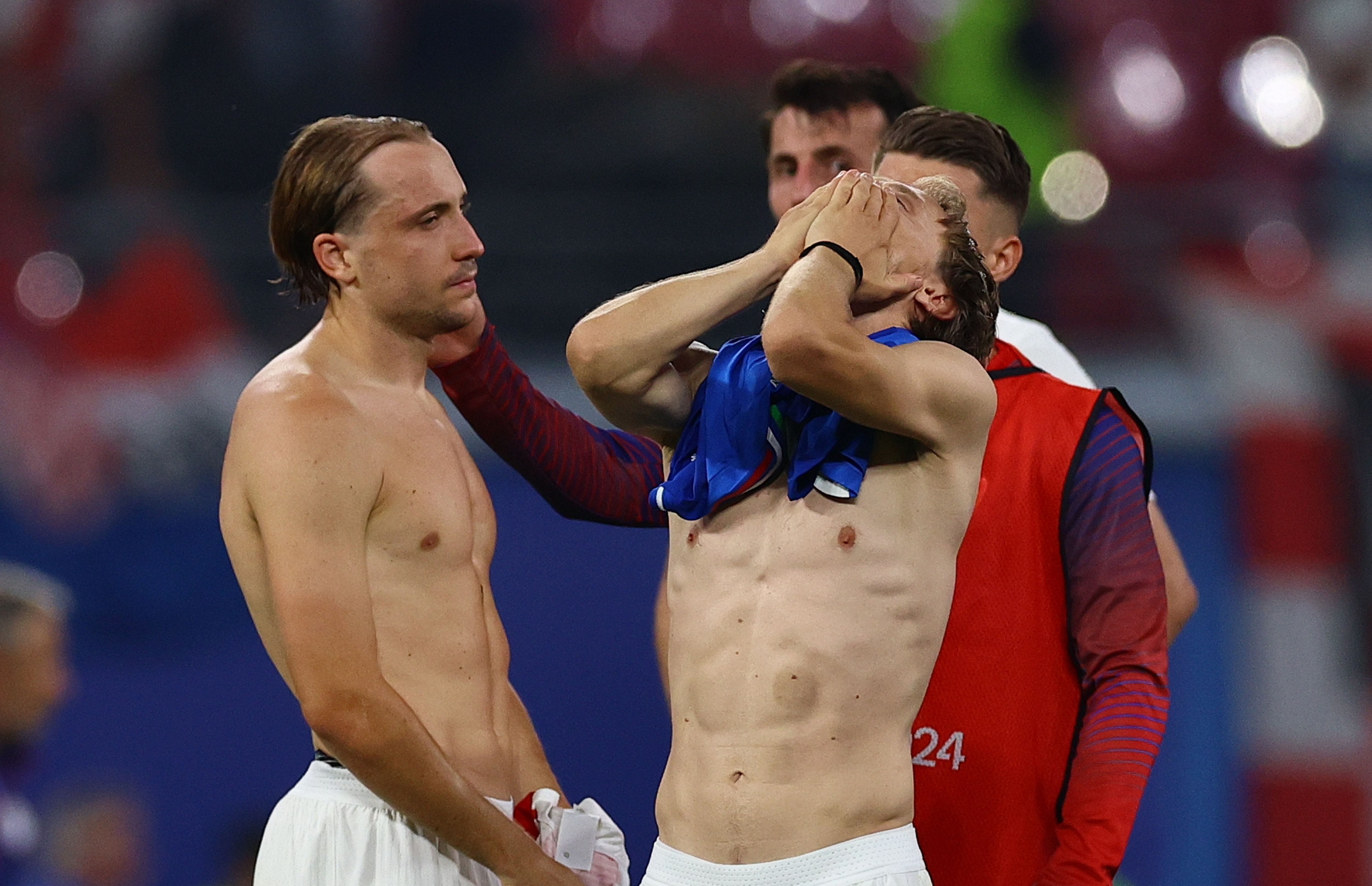 Leipzig (Germany), 24/06/2024.- Luka Modric of Croatia (C) and teammates react after the UEFA EURO 2024 group B soccer match between Croatia and Italy, in Leipzig, Germany, 24 June 2024. (Croacia, Alemania, Italia) EFE/EPA/FILIP SINGER