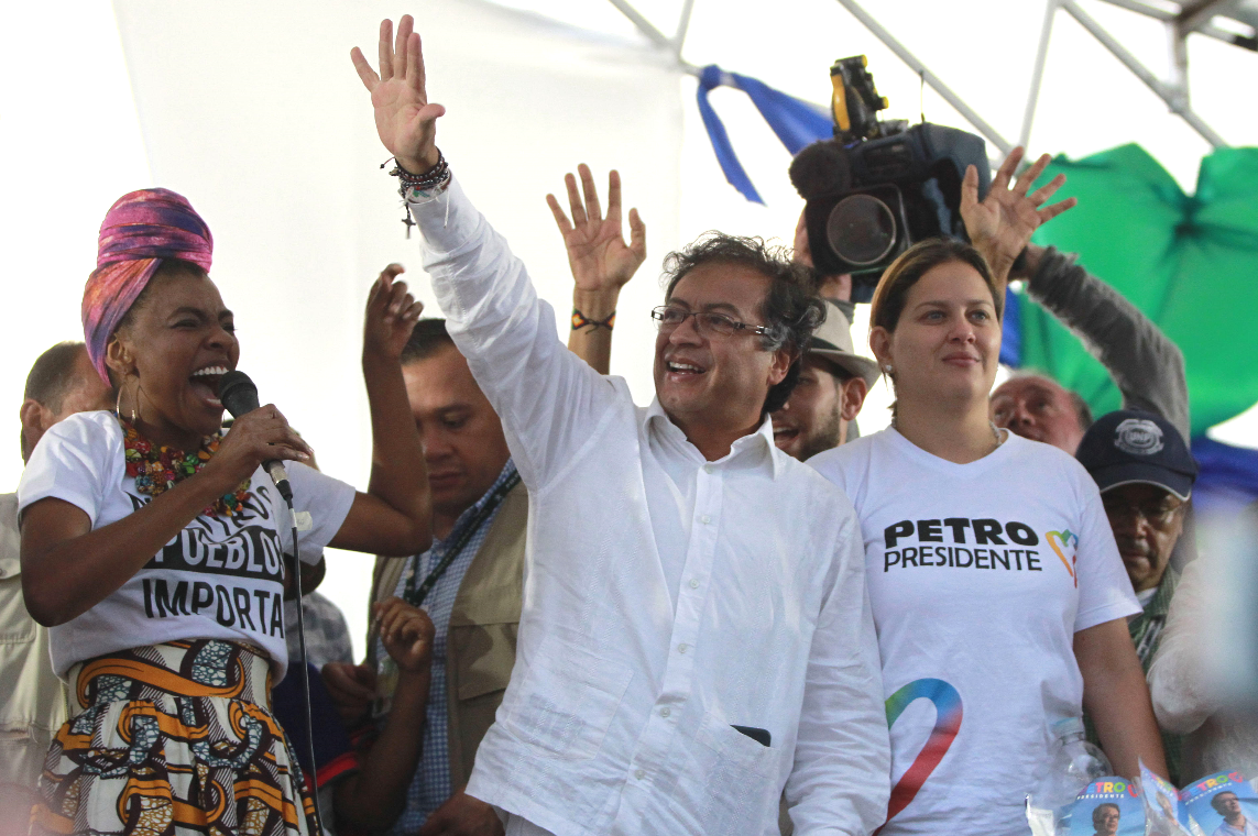 Fiscalía pide investigar pagarés de la campaña presidencial de Gustavo Petro