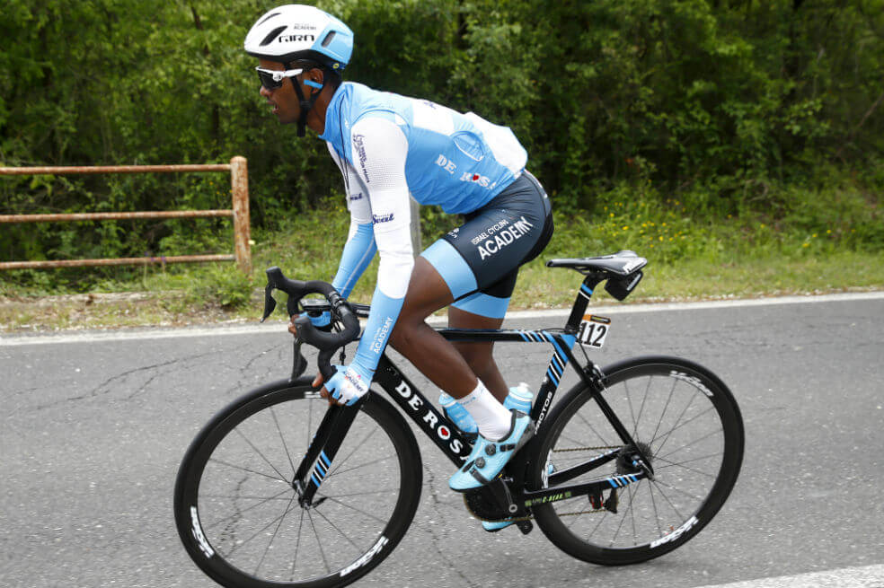 De refugiado a participante en el Giro de Italia, el camino de Awet Gebremedhin