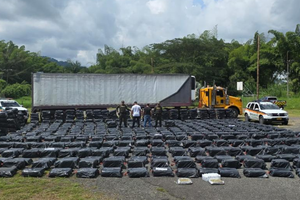Incautan 7.5 toneladas de marihuana ocultas en cargamento de empanadas en Caldas