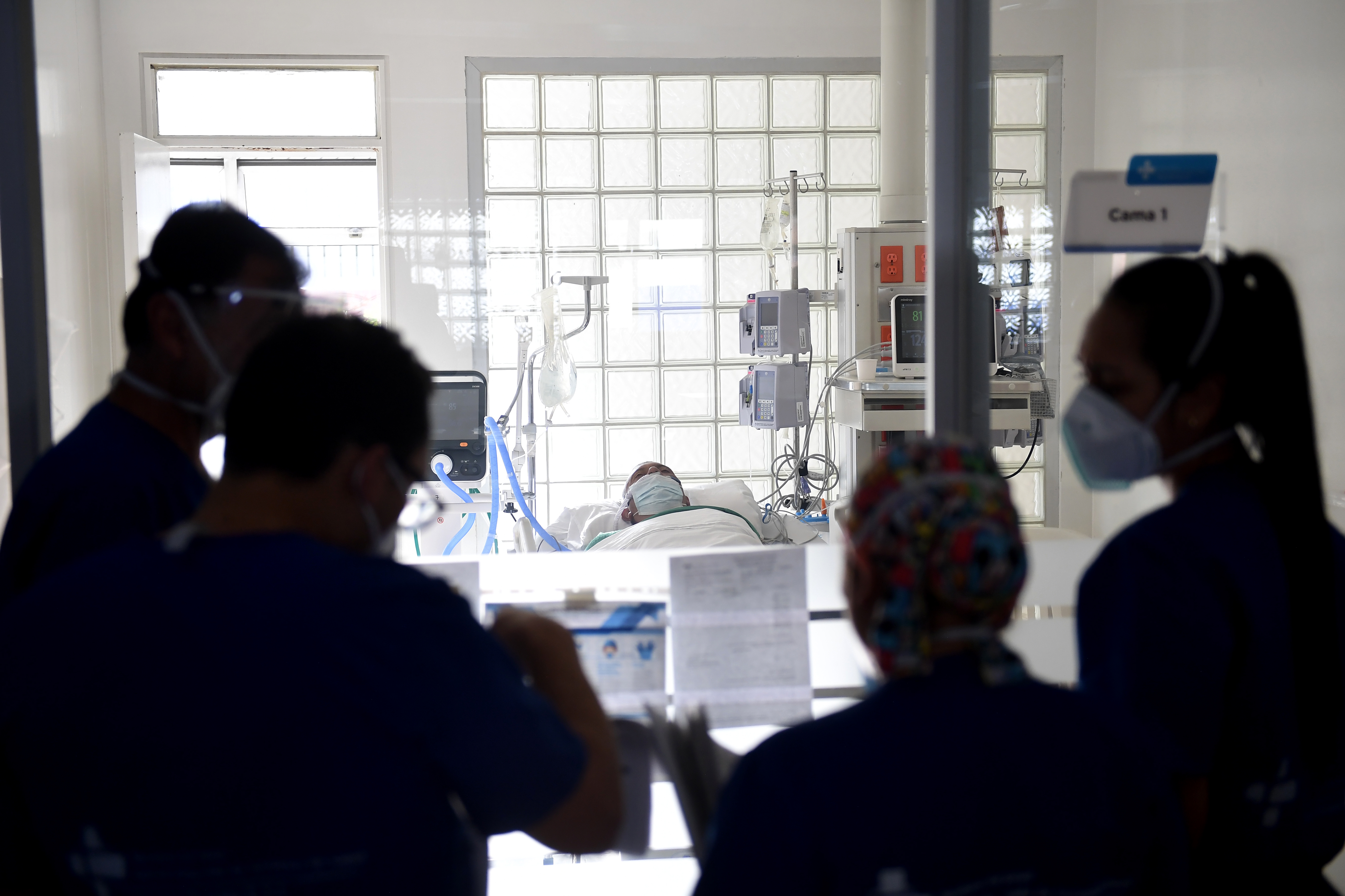 El 78,6 % de hospitalizados por COVID-19 no estaban vacunados, según Minsalud