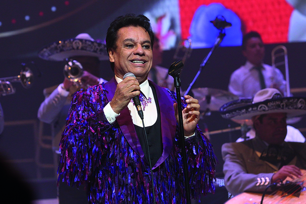 Mhoni Vidente dijo que en su sueño, Juan Gabriel le habló y le dio un angustioso mensaje.